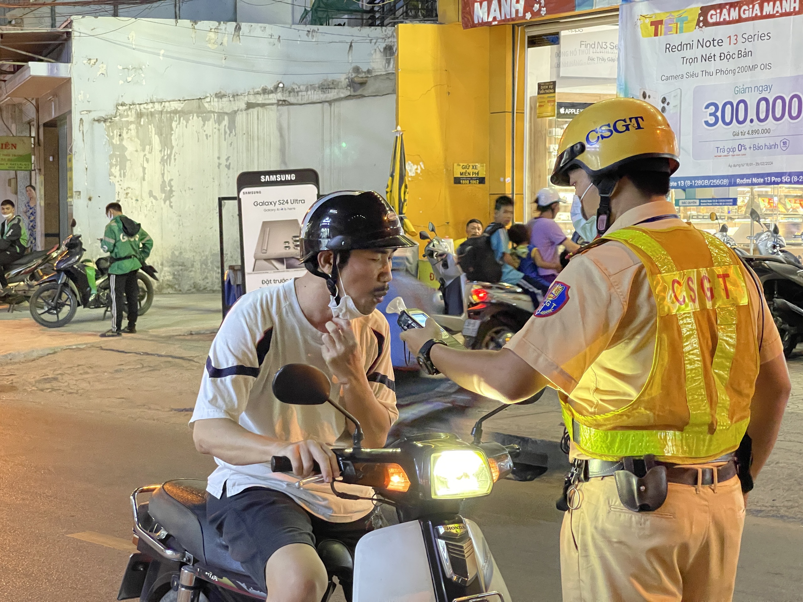 TP HCM: Hơn 900 người vi phạm nồng độ cồn trong 3 ngày Tết- Ảnh 1.