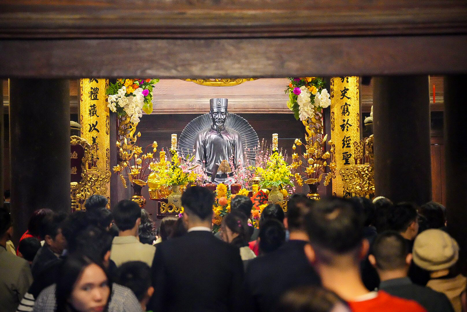 Hàng ngàn người đổ về Văn Miếu du xuân- Ảnh 9.