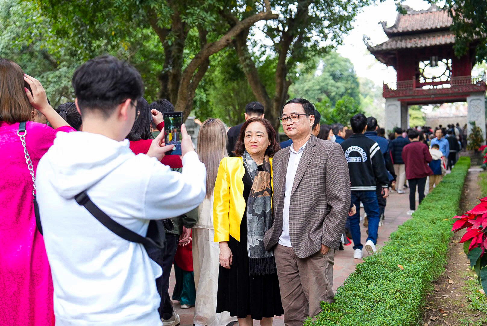 Hàng ngàn người đổ về Văn Miếu du xuân- Ảnh 4.