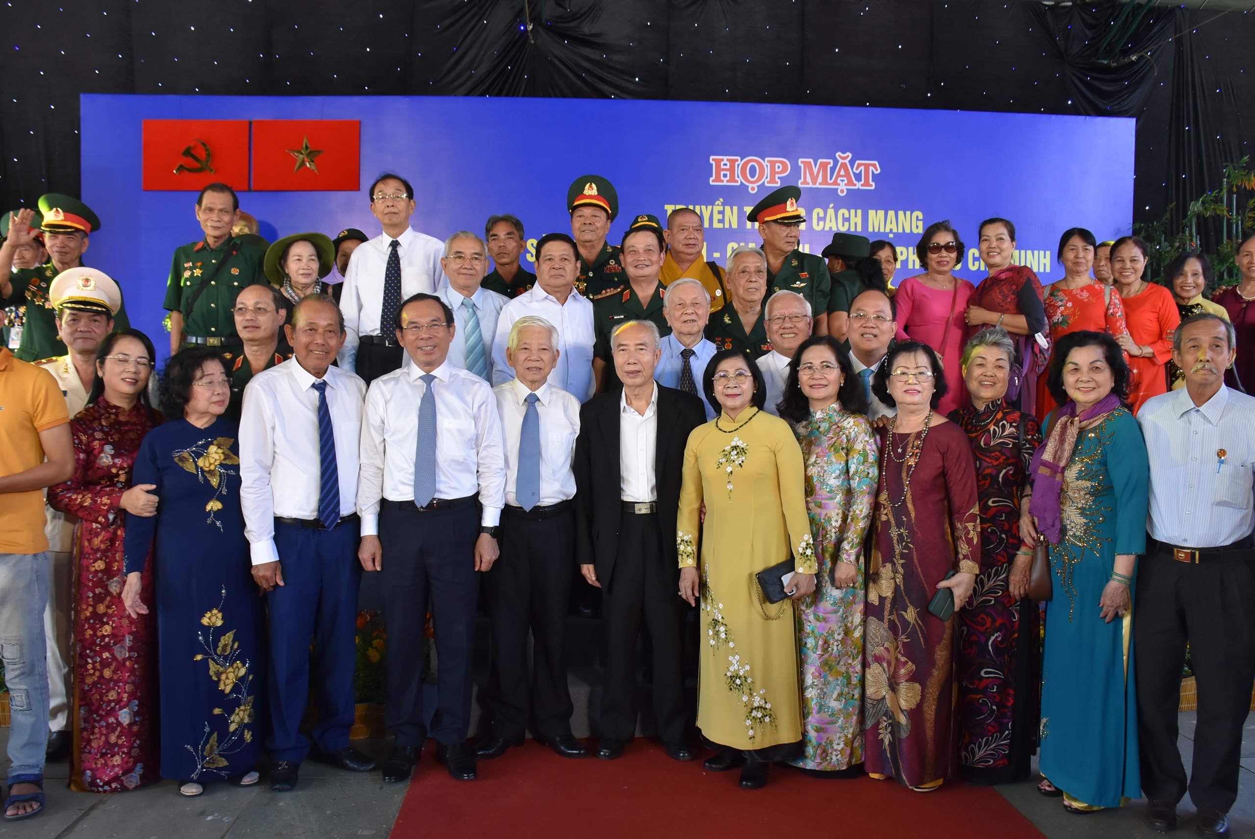 Dâng hương, dâng hoa tại Đền tưởng niệm Khu Lịch sử truyền thống cách mạng Sài Gòn - Chợ Lớn - Gia Định- Ảnh 3.