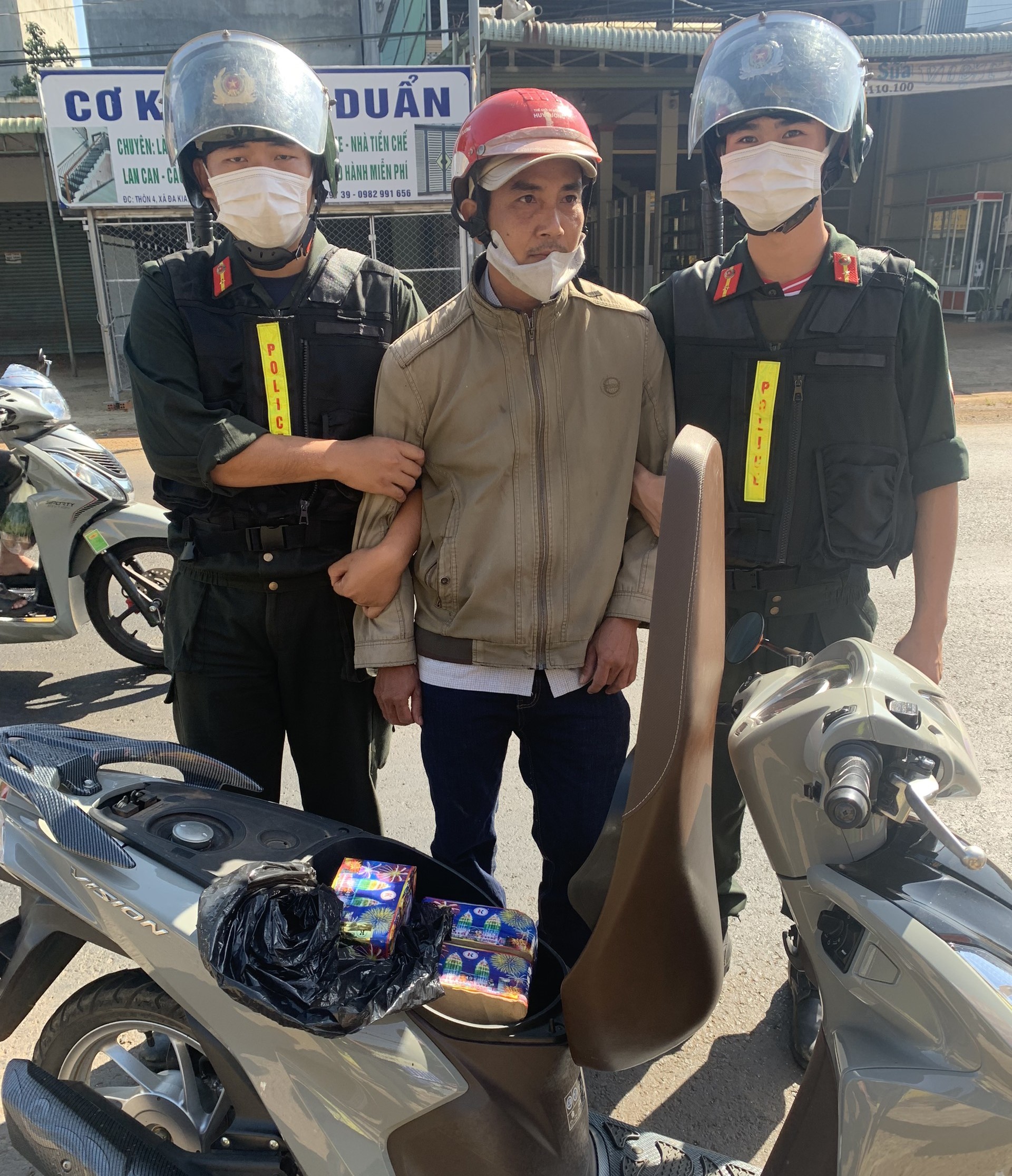 Những vụ bắt ph&aacute;o lậu ở  B&igrave;nh Phước- Ảnh 2.