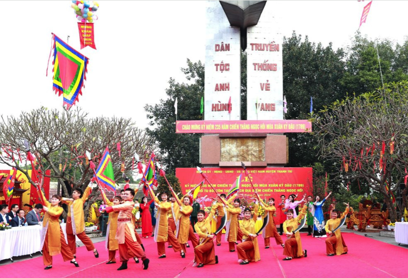 Hàng ngàn người dự lễ kỷ niệm 235 năm Ngày chiến thắng Ngọc Hồi - Đống Đa- Ảnh 1.