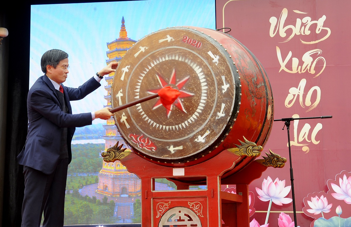 H&agrave;ng ng&agrave;n người đổ về dự khai hội ch&ugrave;a B&aacute;i Đ&iacute;nh- Ảnh 6.