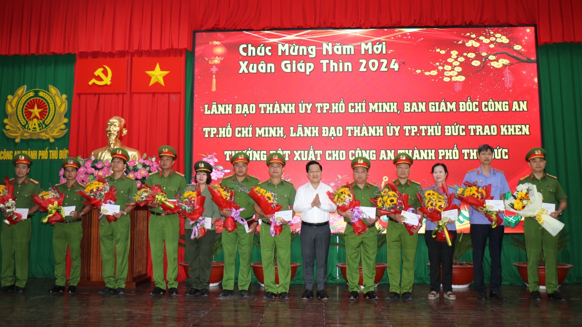 Vụ c&ocirc; g&aacute;i bị s&aacute;t hại ở Thủ Đức: Khen thưởng c&aacute;c đơn vị, c&aacute; nh&acirc;n tham gia ph&aacute; &aacute;n- Ảnh 1.