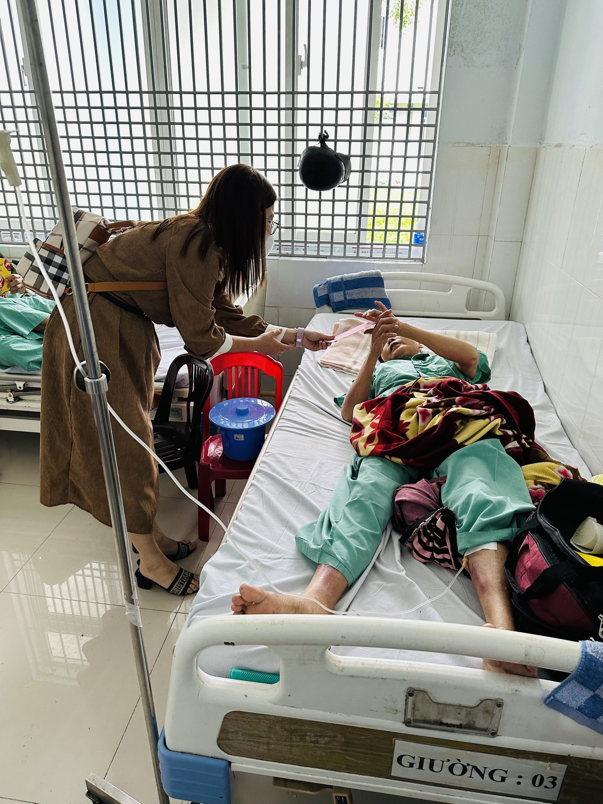 “Xuân sum vầy - Tết sẻ chia”: Mùng 2 Tết gieo duyên, sẻ chia yêu thương- Ảnh 2.