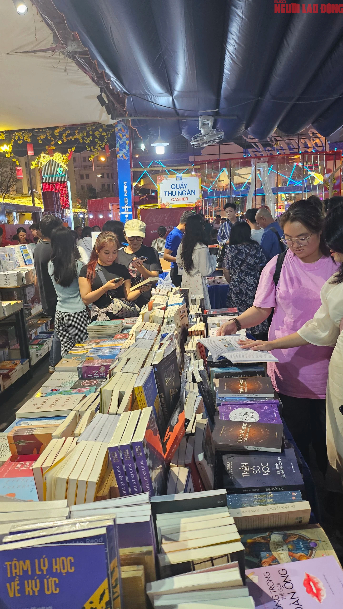 Lễ hội Đường S&aacute;ch Tết Gi&aacute;p Th&igrave;n thu h&uacute;t tr&ecirc;n 1 triệu lượt kh&aacute;ch- Ảnh 2.