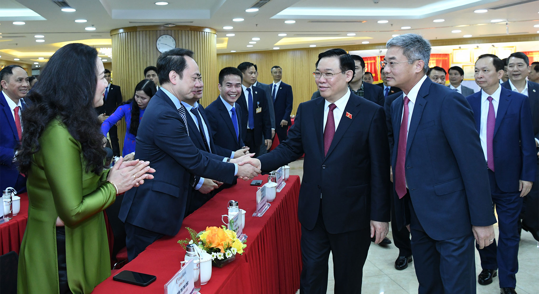 Quốc hội ng&agrave;y c&agrave;ng chuy&ecirc;n nghiệp, ph&aacute;t huy d&acirc;n chủ, tăng t&iacute;nh ph&aacute;p quyền- Ảnh 2.