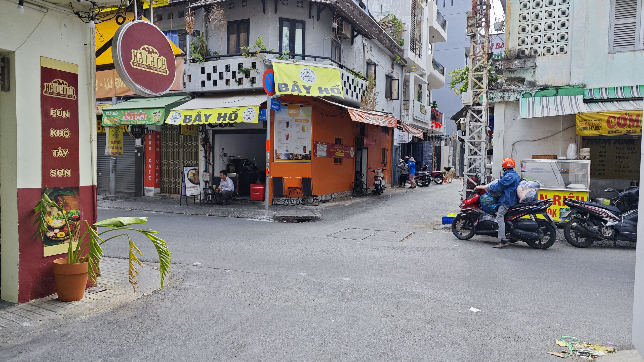 Vì sao nhiều quán chưa mở lại trong ngày đầu tiên đi làm sau Tết?- Ảnh 3.