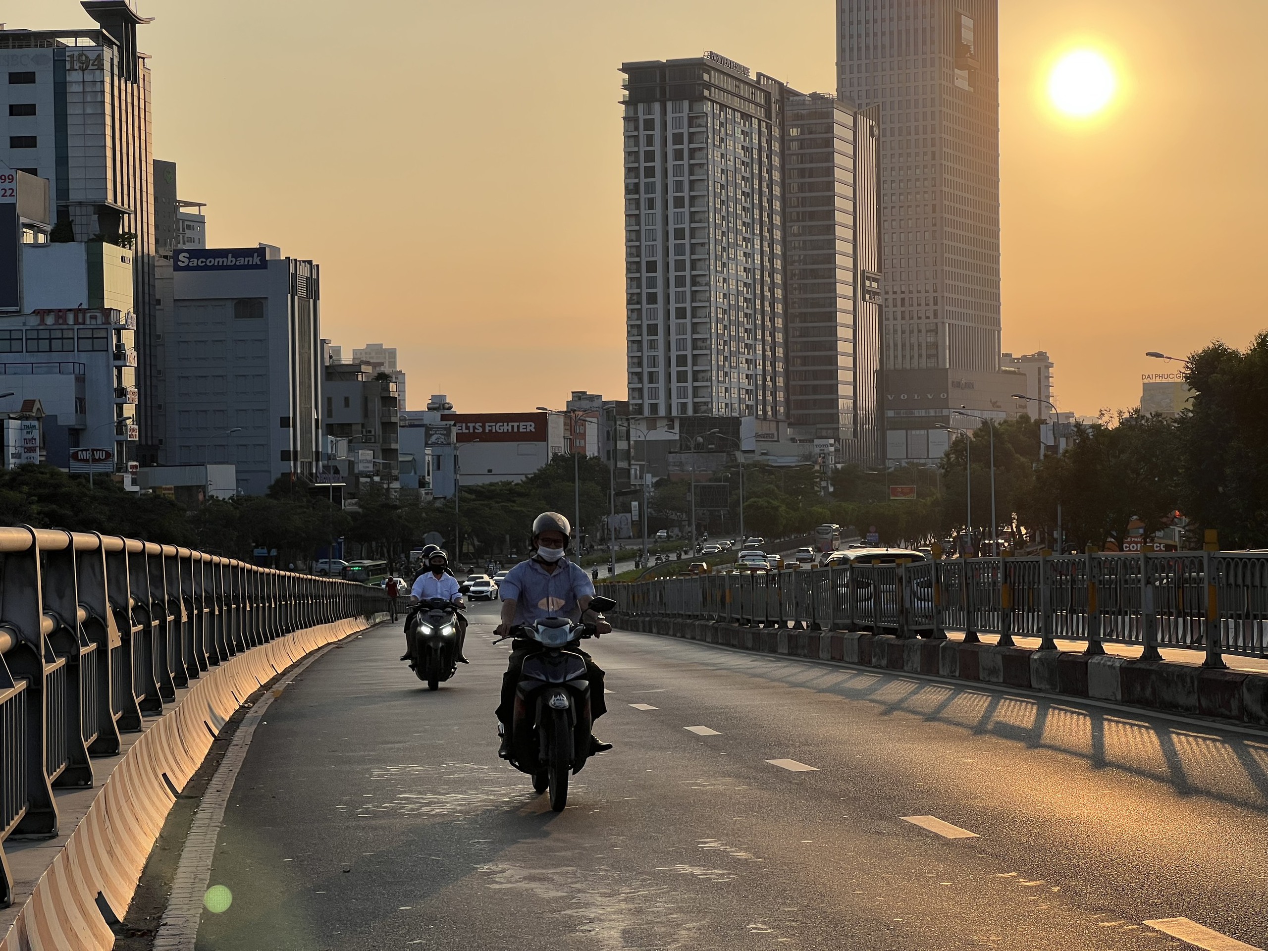 Hình ảnh cửa ngõ phía Đông TP HCM trong ngày đầu sau kỳ nghỉ Tết- Ảnh 3.