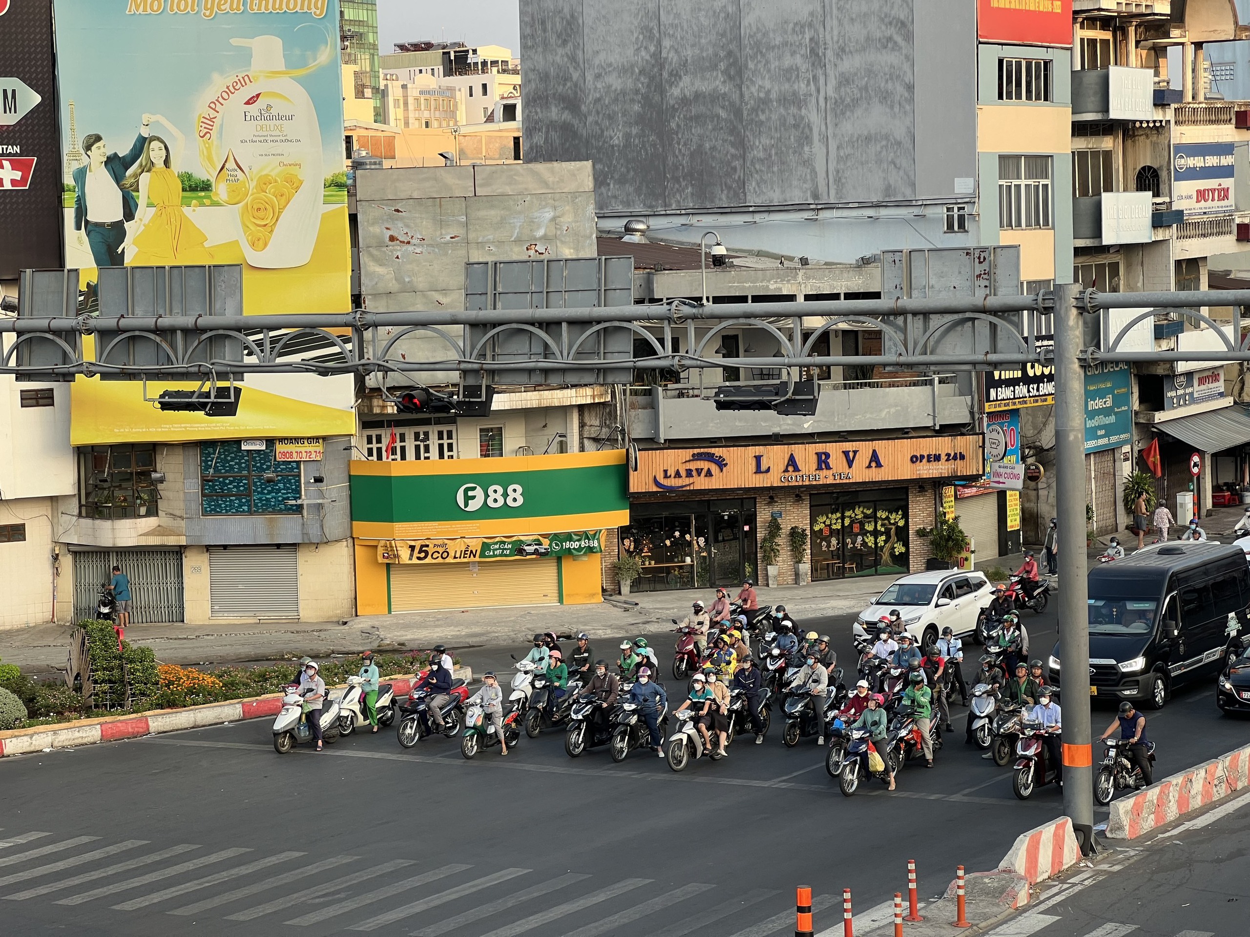 Hình ảnh cửa ngõ phía Đông TP HCM trong ngày đầu sau kỳ nghỉ Tết- Ảnh 6.
