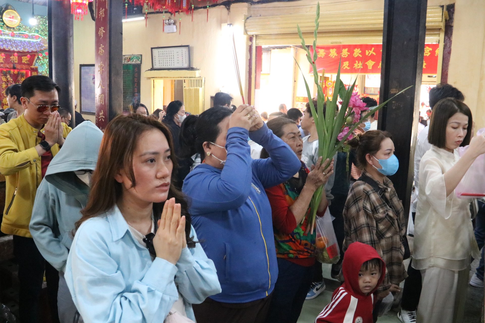 Đầu năm, về Bình Dương đi viếng Chùa Bà Thiên Hậu- Ảnh 8.