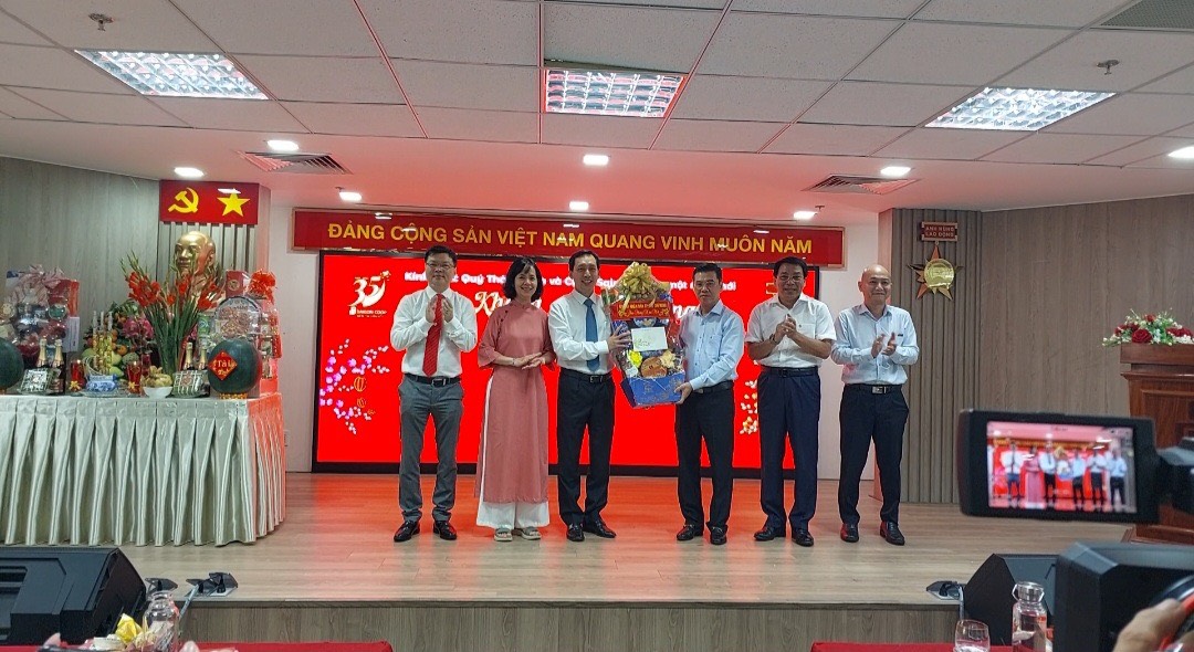 L&atilde;nh đạo TP HCM thăm v&agrave; ch&uacute;c Tết tại Saigon Co.op v&agrave; Satra - Ảnh 3.