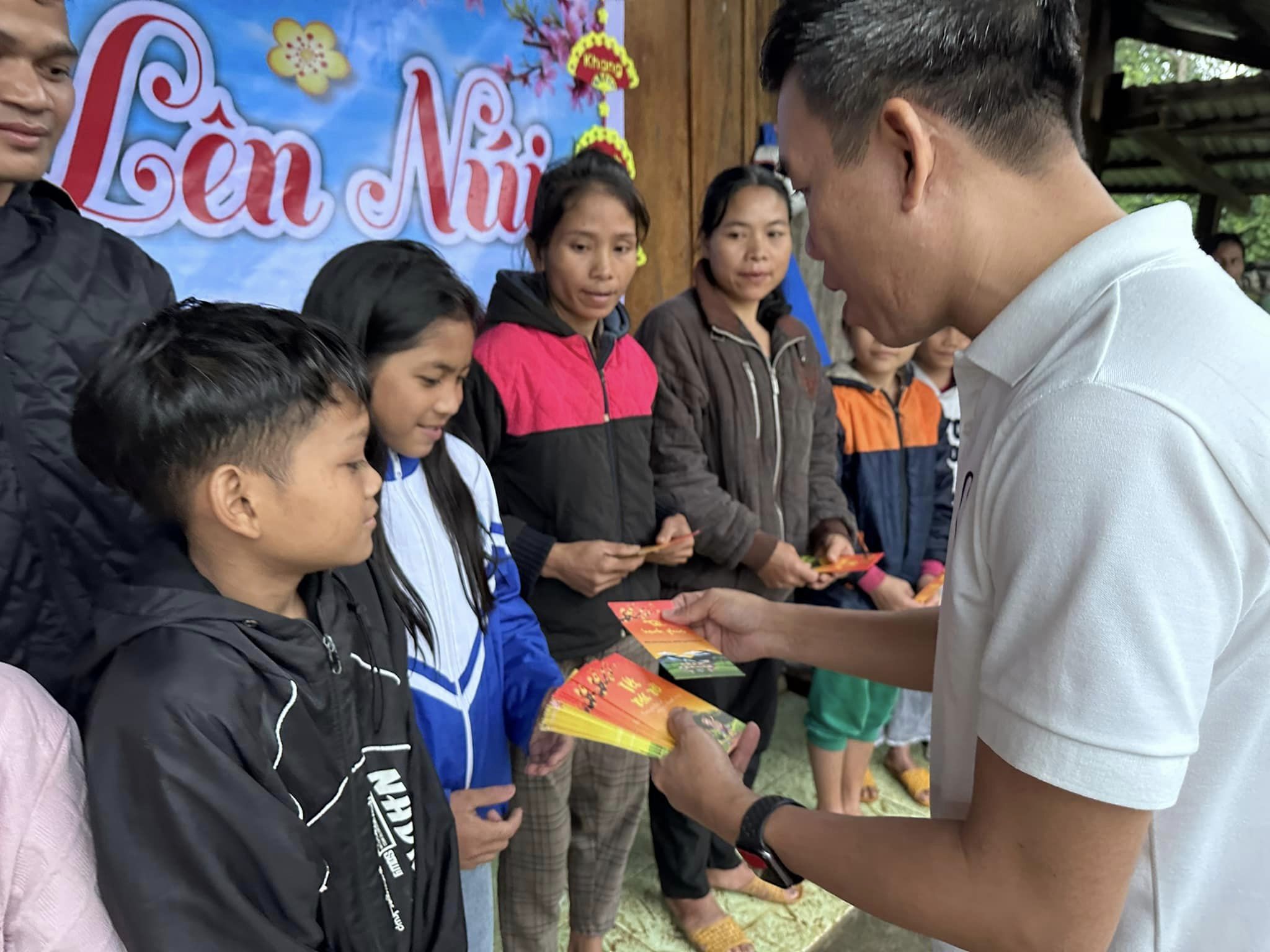 Nguyễn B&igrave;nh Nam &ndash; người đem nụ cười l&ecirc;n n&uacute;i!- Ảnh 22.