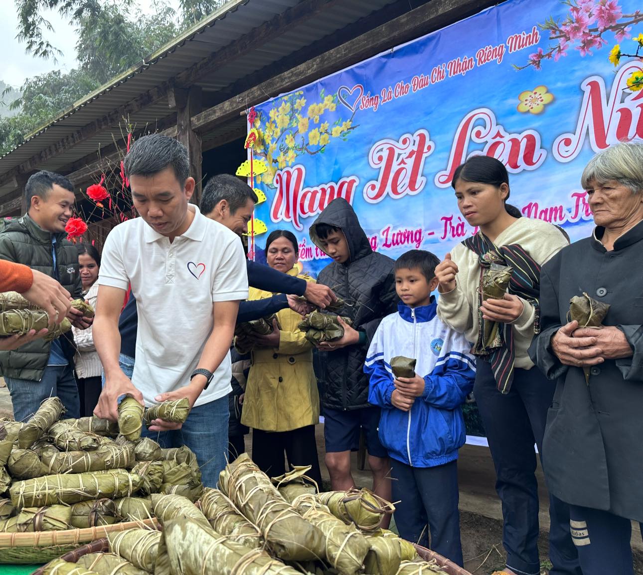 Nguyễn B&igrave;nh Nam &ndash; người đem nụ cười l&ecirc;n n&uacute;i!- Ảnh 25.