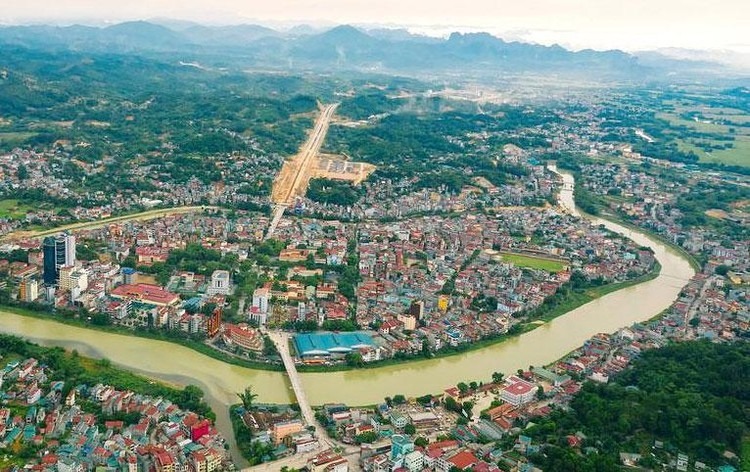 Th&agrave;nh phố Cao Bằng 45 năm sau cuộc chiến đấu bảo vệ bi&ecirc;n giới ph&iacute;a Bắc - ảnh: Thế Vĩnh