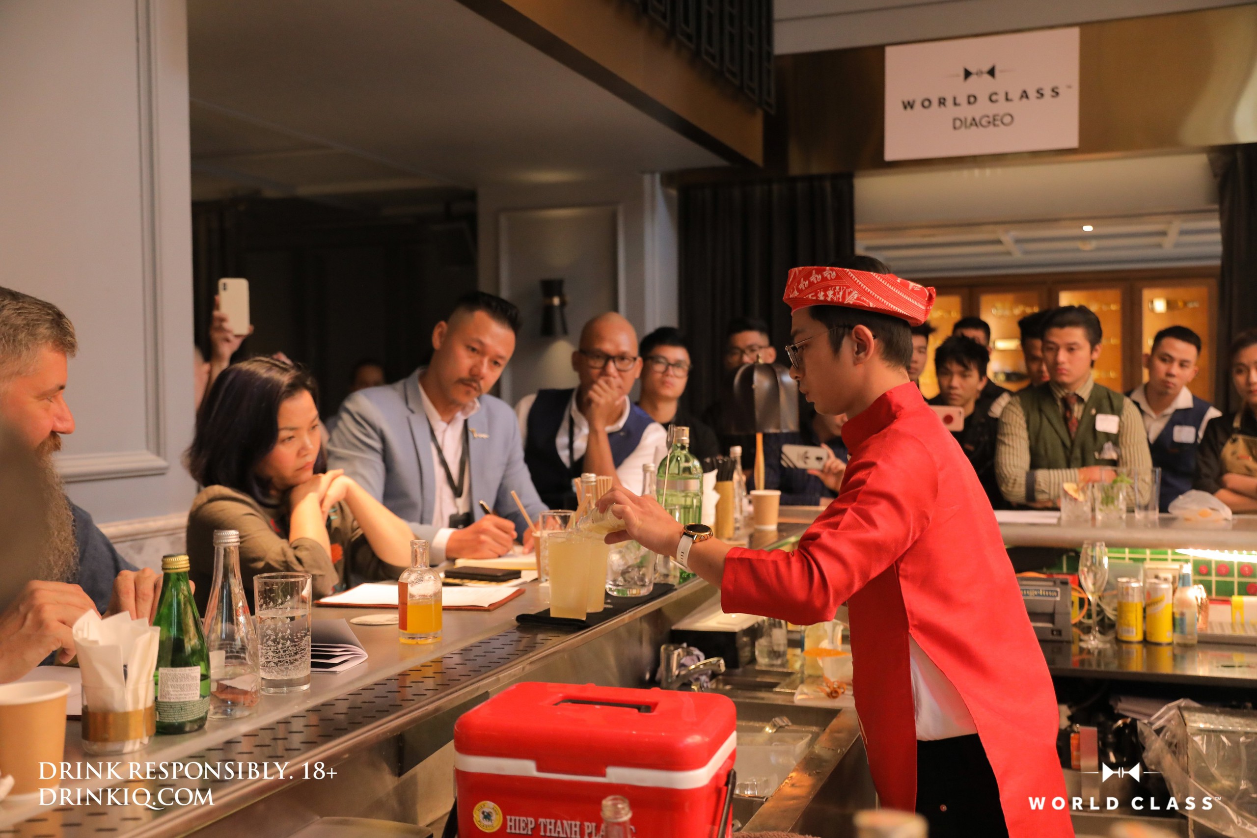 Bartender nghề thu hút giới trẻ- Ảnh 1.