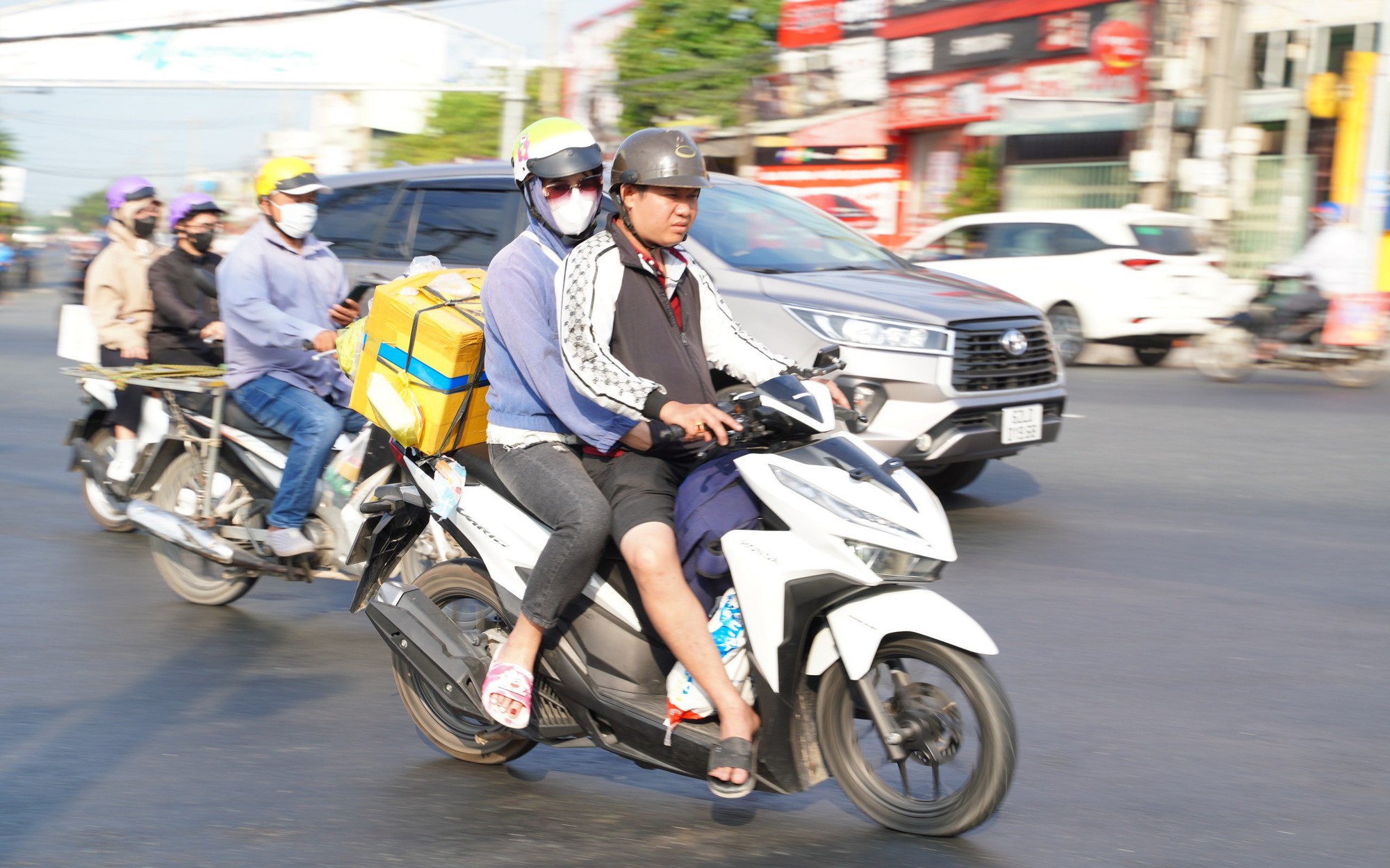 TP HCM: Cửa ngõ miền Tây thông thoáng, hướng về phà Cát Lái đông đúc