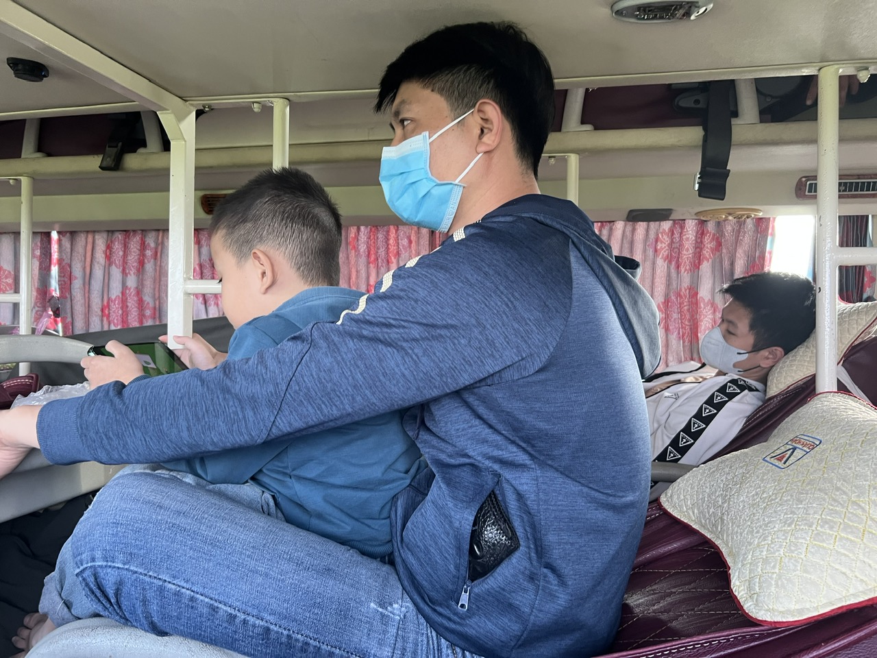 Doanh nghiệp đ&oacute;n c&ocirc;ng nh&acirc;n trở lại nh&agrave; m&aacute;y tr&ecirc;n chuyến xe miễn ph&iacute;- Ảnh 2.