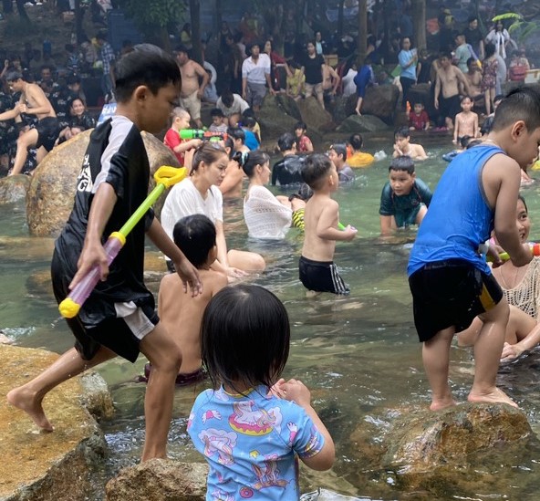 Doanh thu du lịch tại "thủ phủ công nghiệp" Bình Dương
tăng 38%- Ảnh 2.