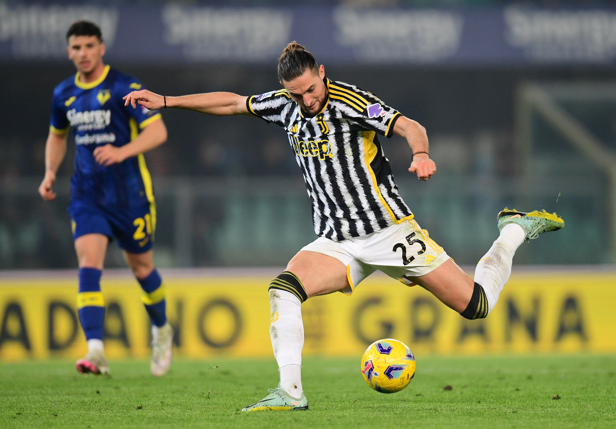 HLV Allegri than về h&agrave;ng thủ, Juventus h&ograve;a đội trụ hạng- Ảnh 3.