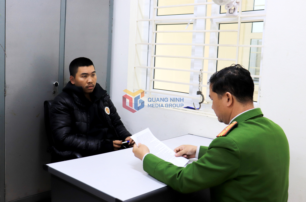 Người đàn ông tháo hàng loạt gương ôtô trong đêm cho "vui"- Ảnh 3.