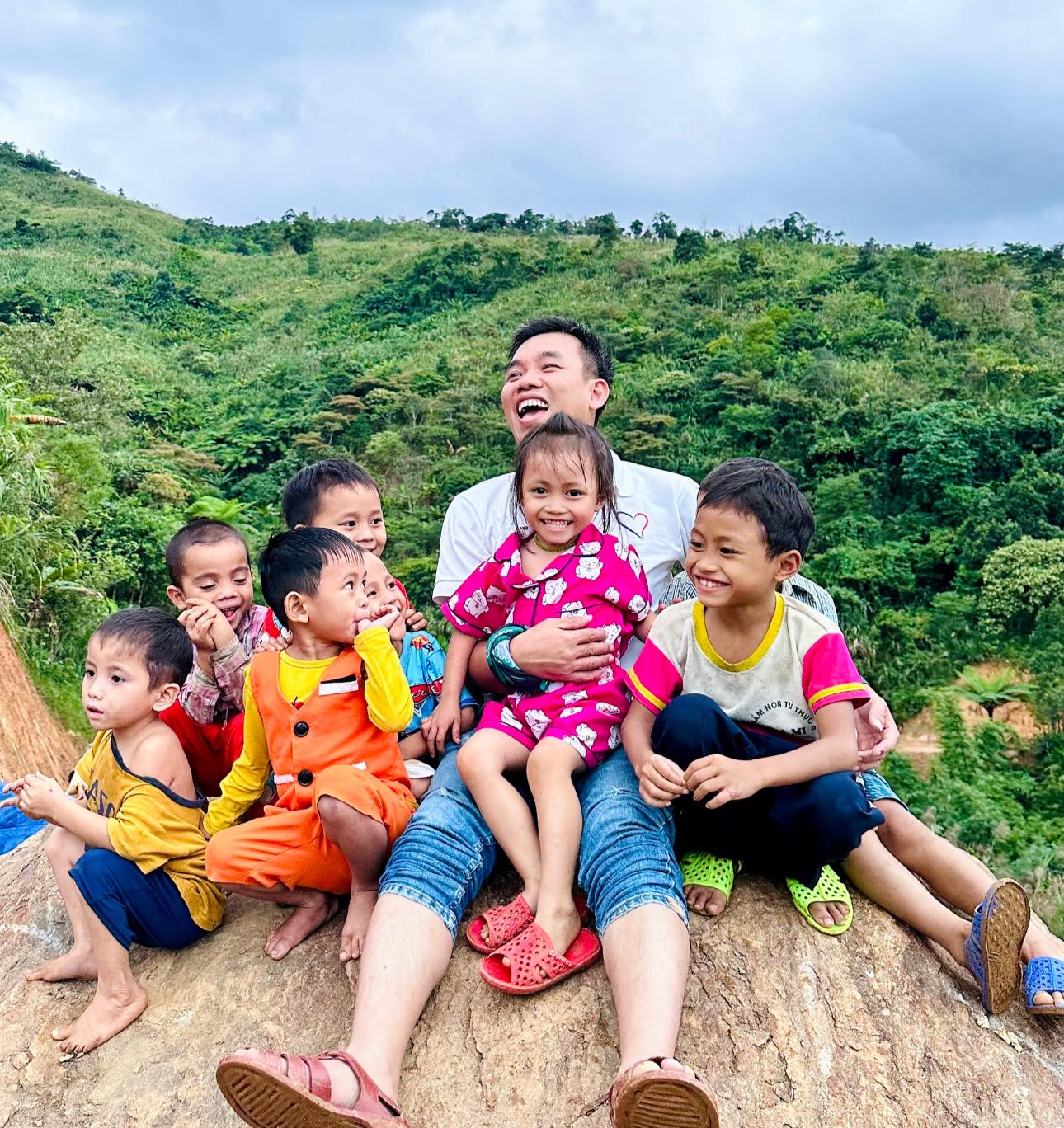 Nguyễn B&igrave;nh Nam &ndash; người đem nụ cười l&ecirc;n n&uacute;i!- Ảnh 44.