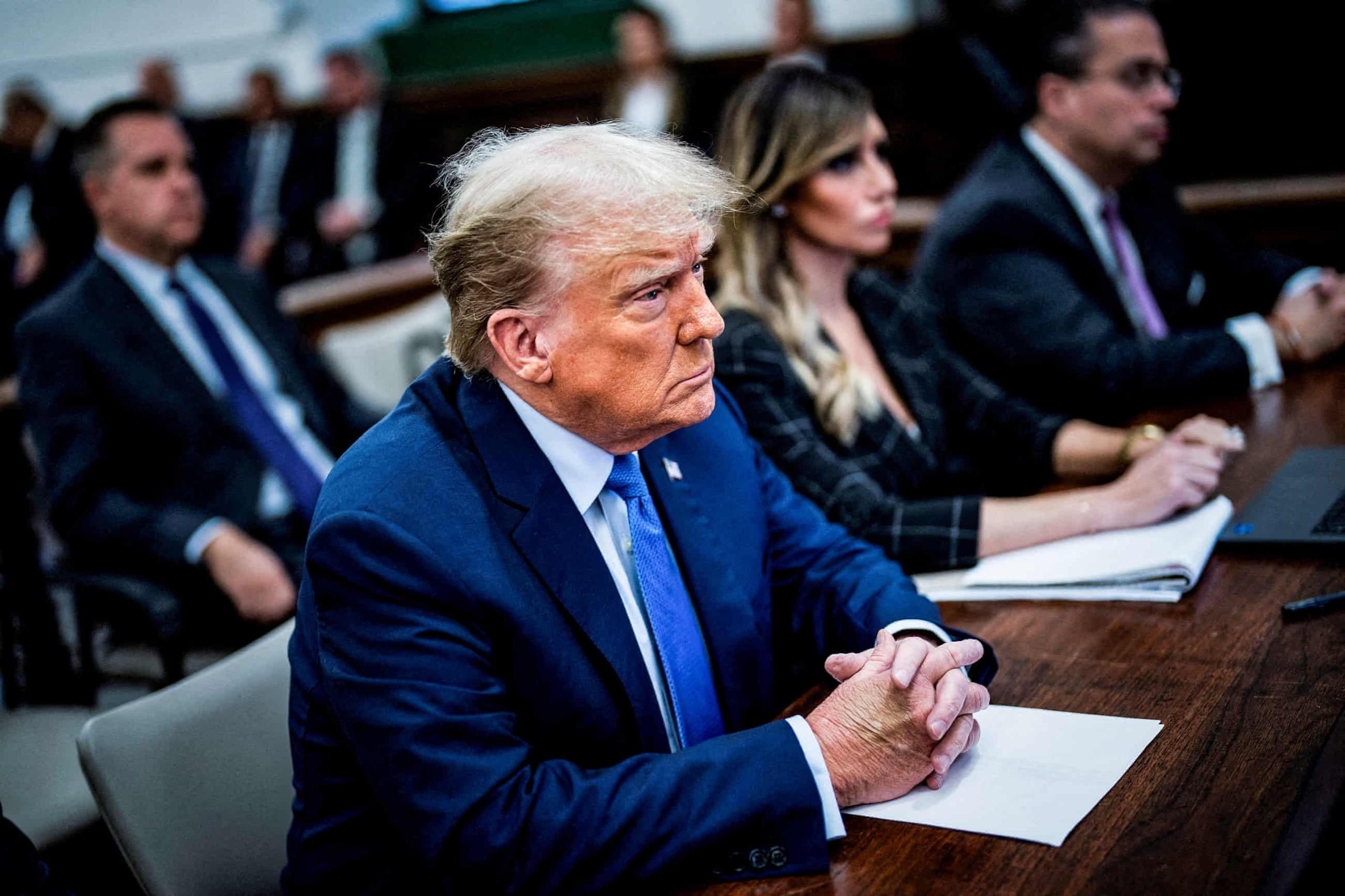 &Ocirc;ng Trump bị buộc nộp phạt gần 355 triệu USD- Ảnh 1.