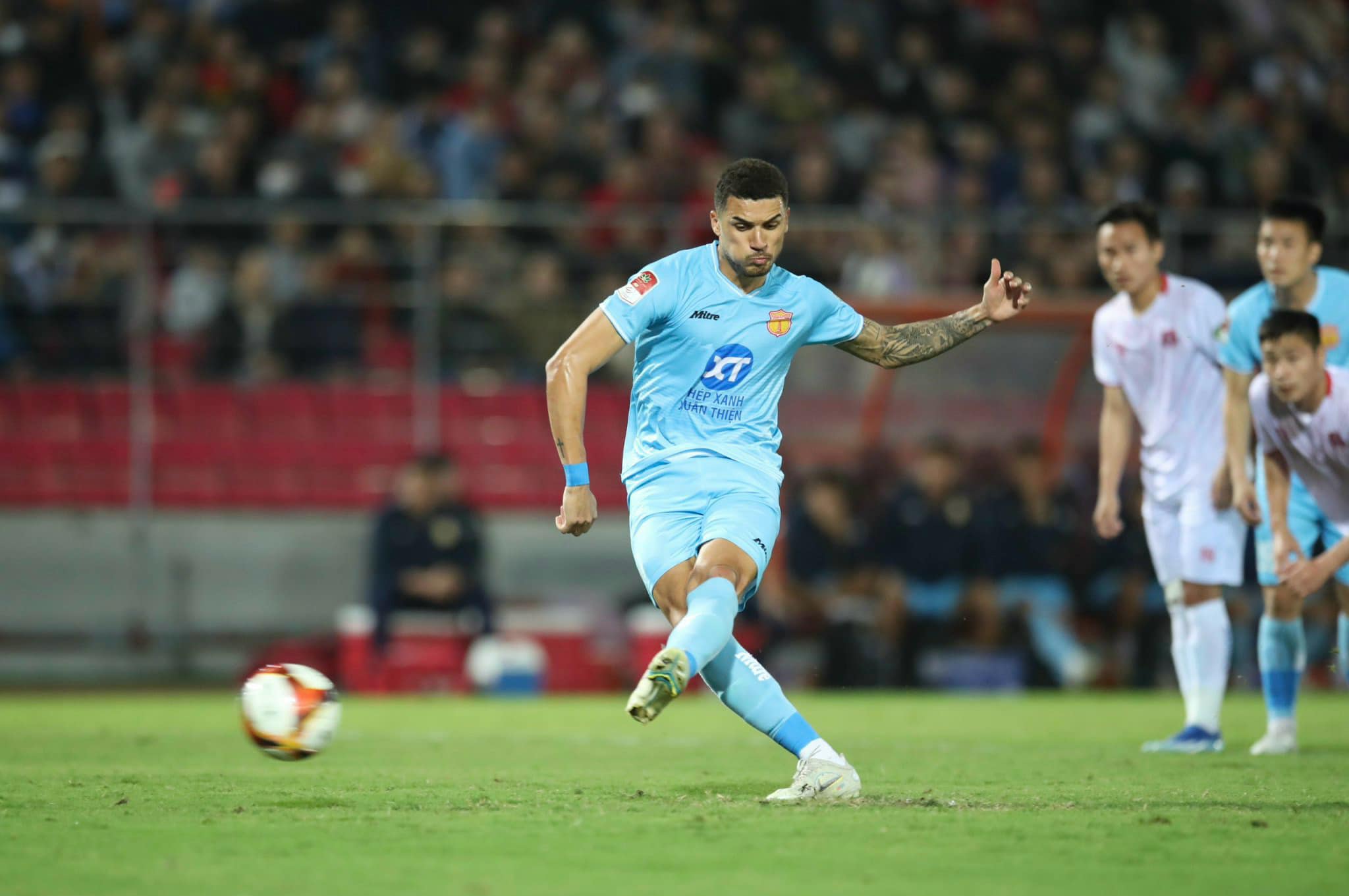 Thắng đậm Hải Ph&ograve;ng, CLB Nam Định vững ng&ocirc;i đầu V-League- Ảnh 3.