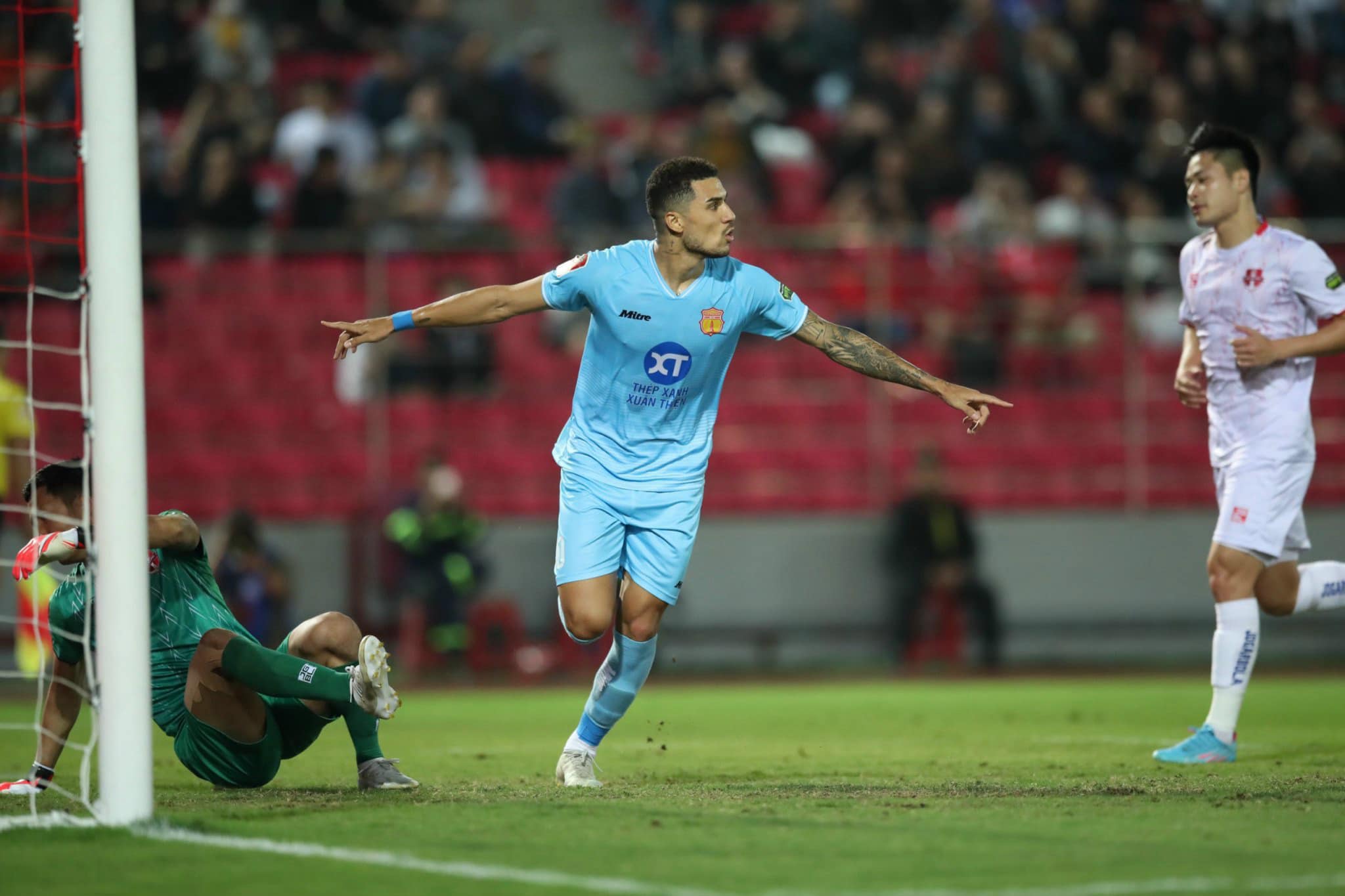 Thắng đậm Hải Ph&ograve;ng, CLB Nam Định vững ng&ocirc;i đầu V-League- Ảnh 4.