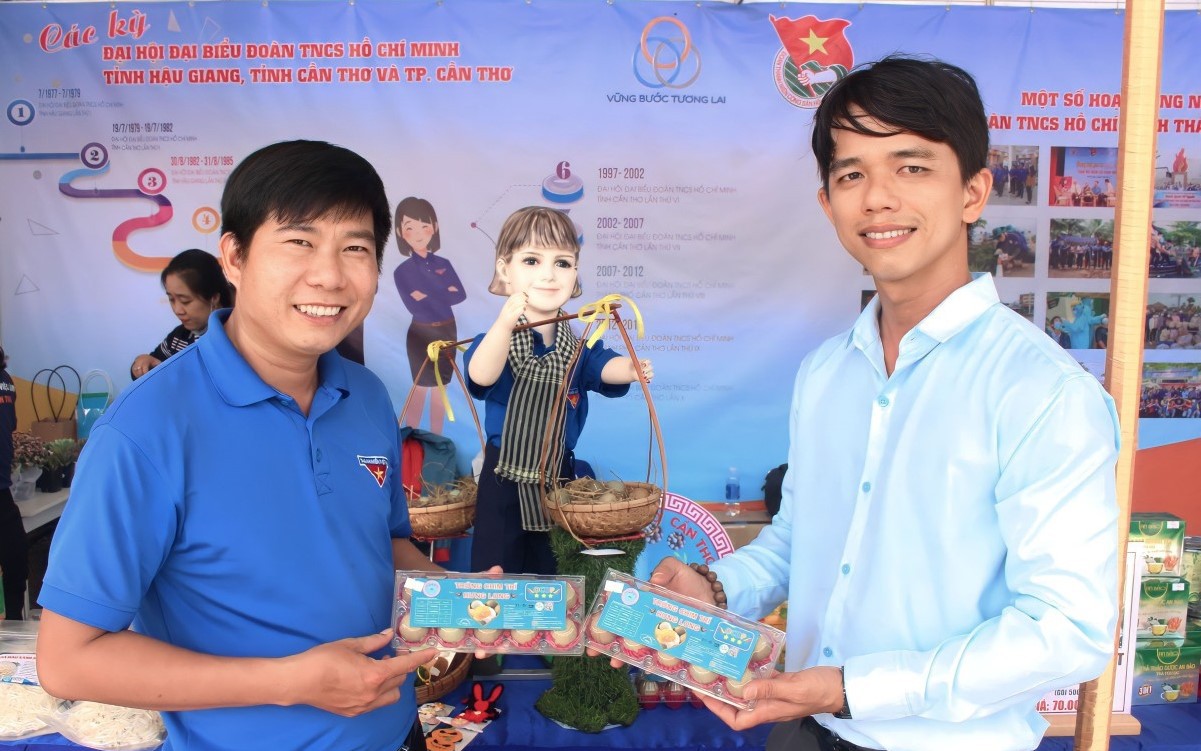 Cho chim trĩ nghe nhạc để... gia tăng sản lượng trứng!