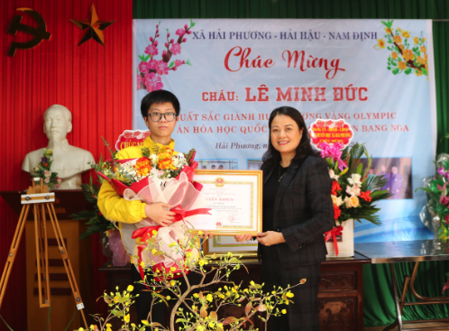 Vinh danh em L&ecirc; Minh Đức, huy chương v&agrave;ng Olympic Dự &aacute;n Ho&aacute; học quốc tế- Ảnh 1.