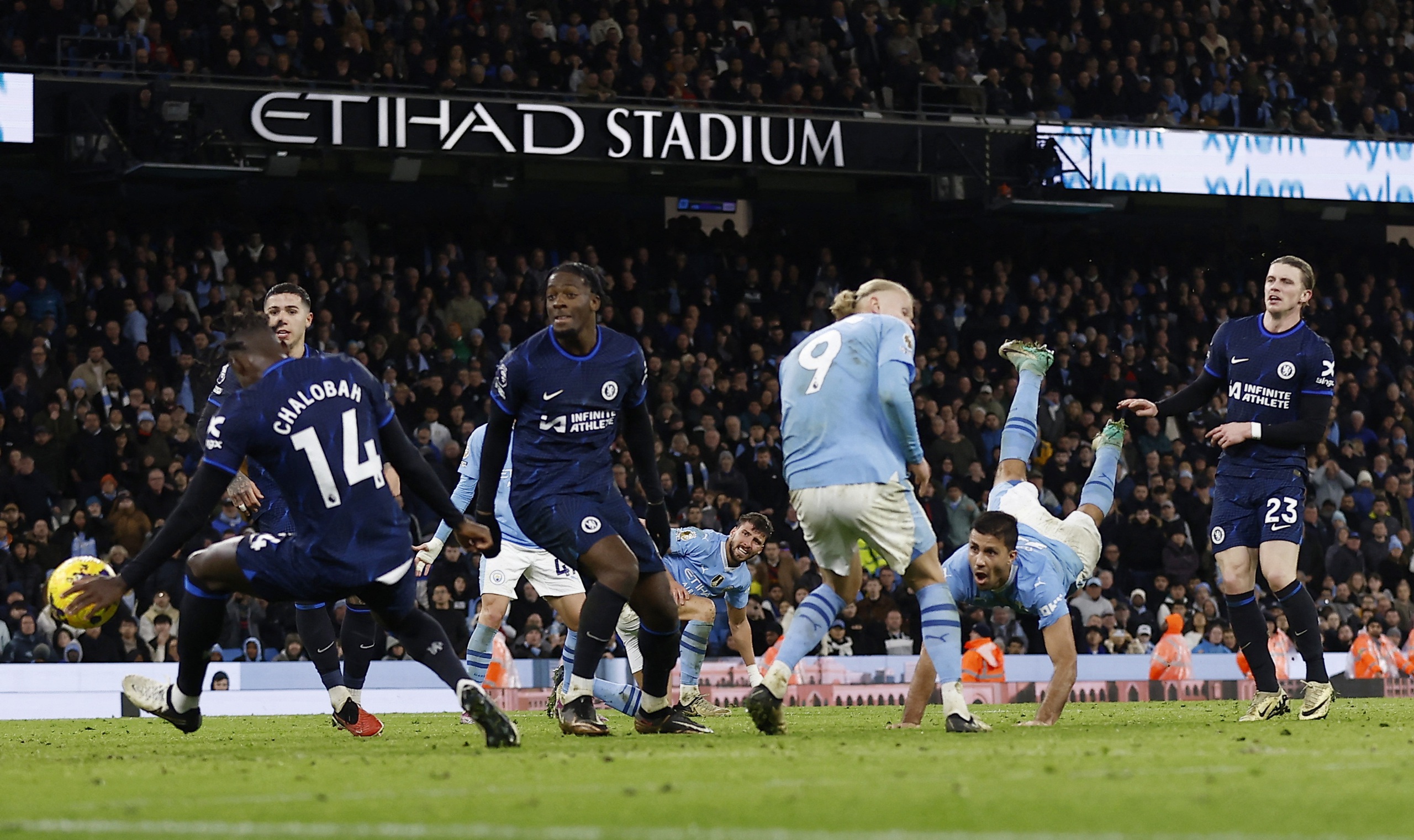 Thoát thua Chelsea, Man City lo hết cơ hội giữ cúp vô địch- Ảnh 5.