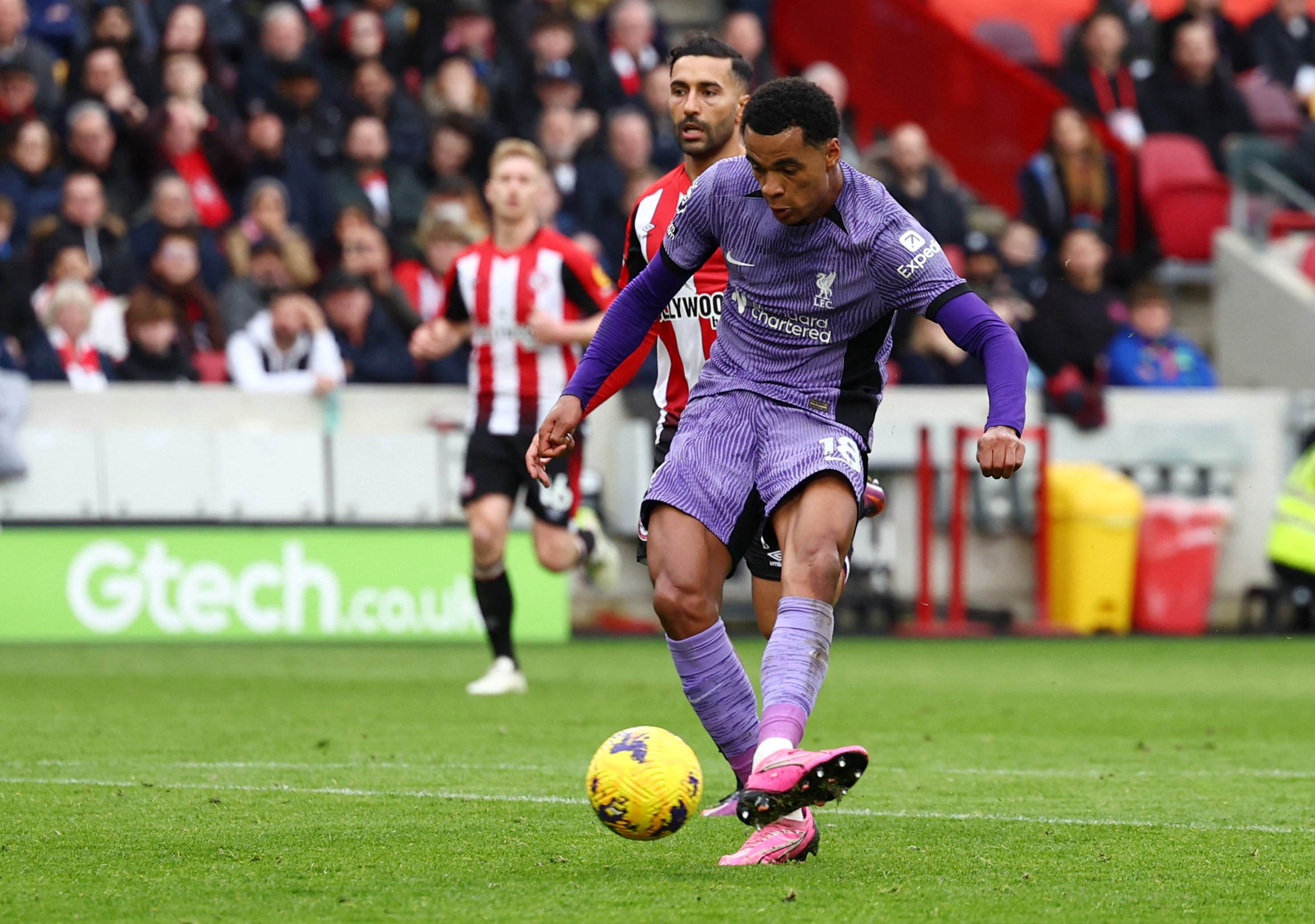 Salah t&aacute;i xuất, Liverpool thắng Brentford giữ vững ng&ocirc;i đầu Ngoại hạng Anh- Ảnh 7.
