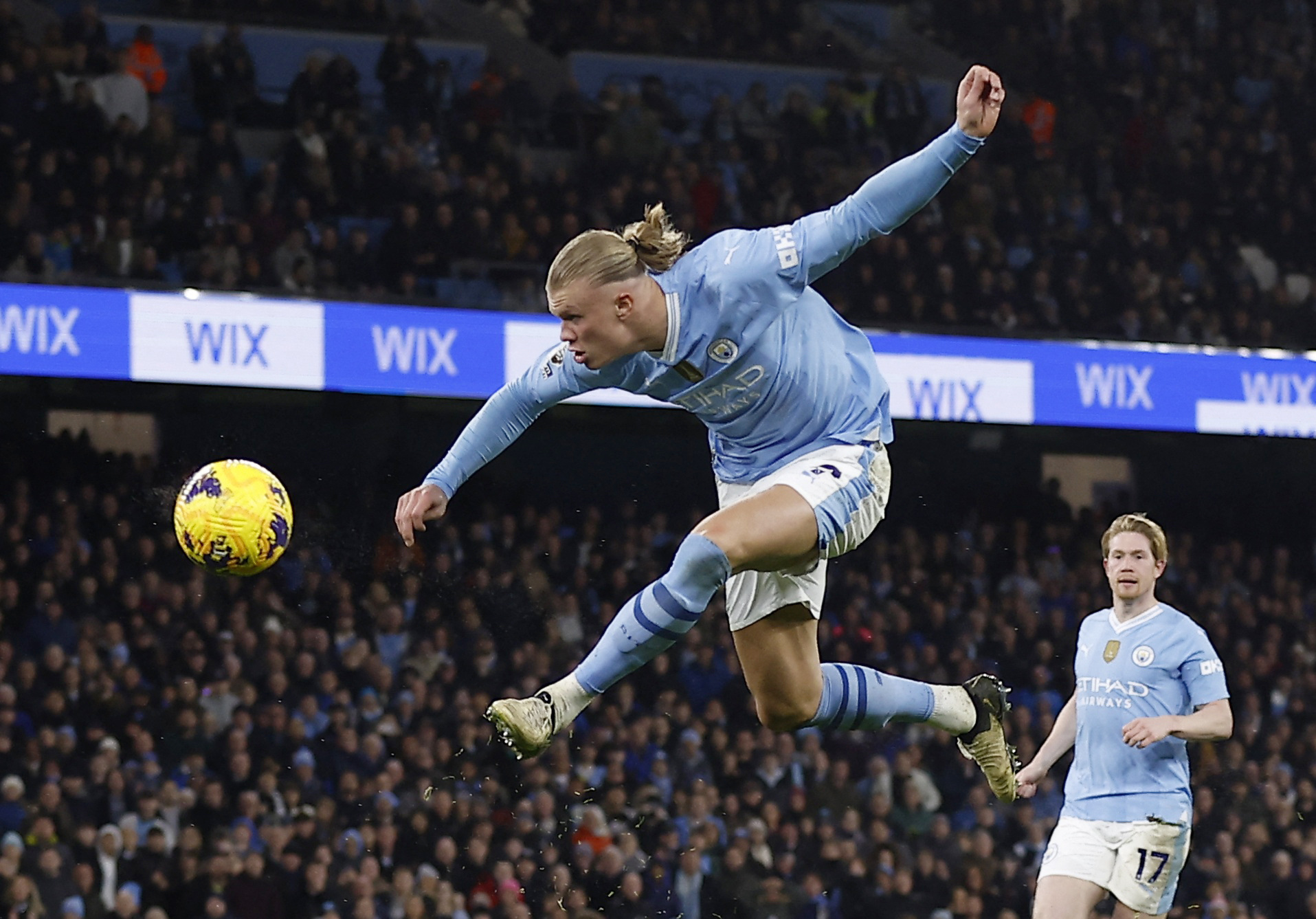 Thoát thua Chelsea, Man City lo hết cơ hội giữ cúp vô địch- Ảnh 1.
