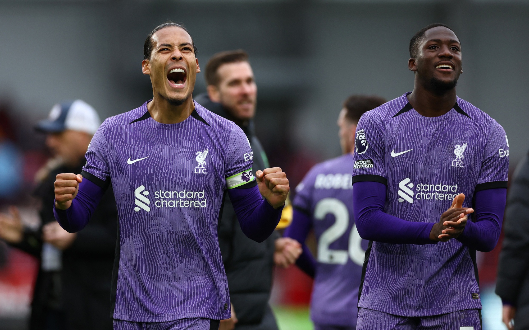 Salah tái xuất, Liverpool thắng Brentford giữ vững ngôi đầu Ngoại hạng Anh