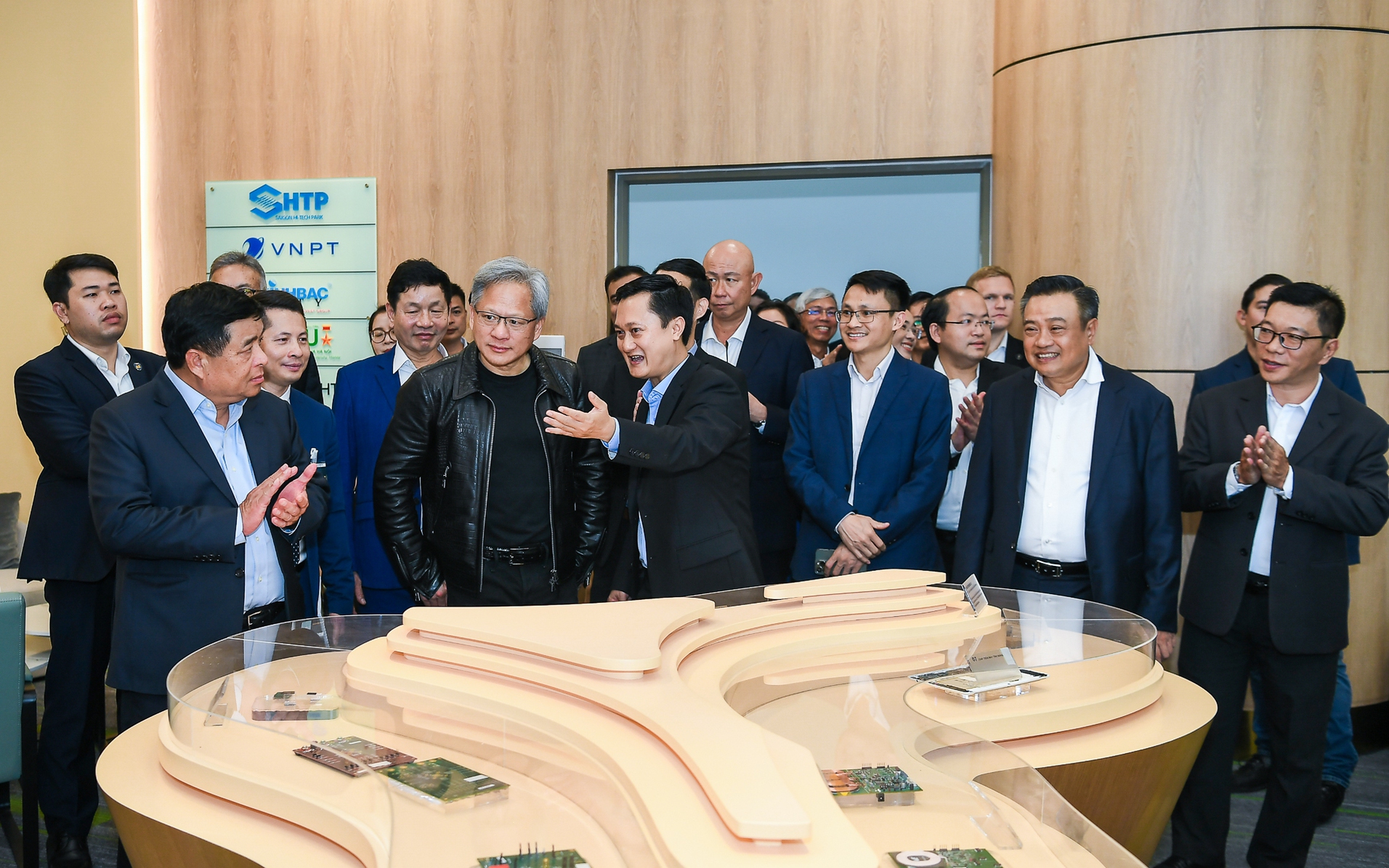 Cần cơ chế đặc thù thu hút các "ông lớn" công nghiệp bán dẫn