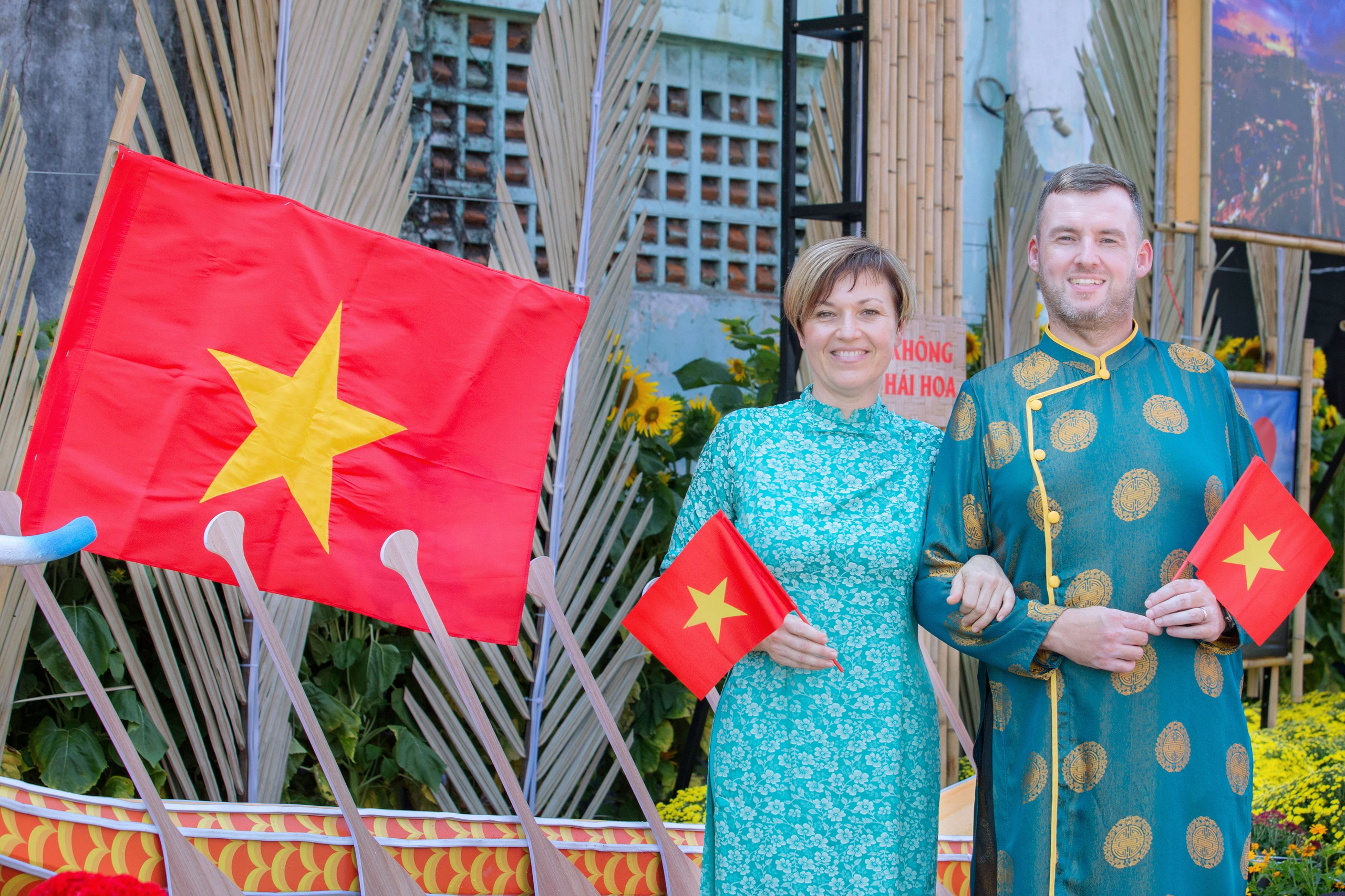 Xuân hội nhập. Ảnh: NGUYỄN MẠNH CƯỜNG