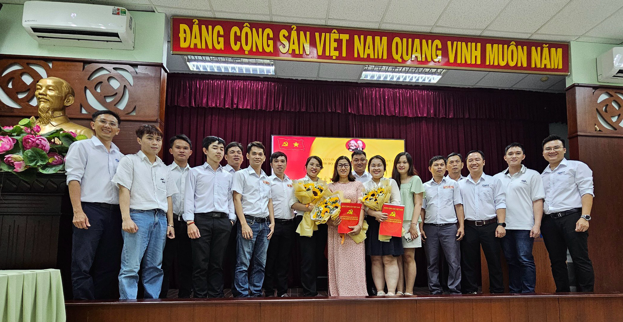 Đảng viên phải tiên phong, gương mẫu- Ảnh 1.