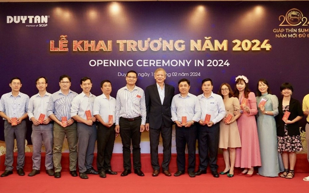 Công nhân háo hức trở lại nhà máy