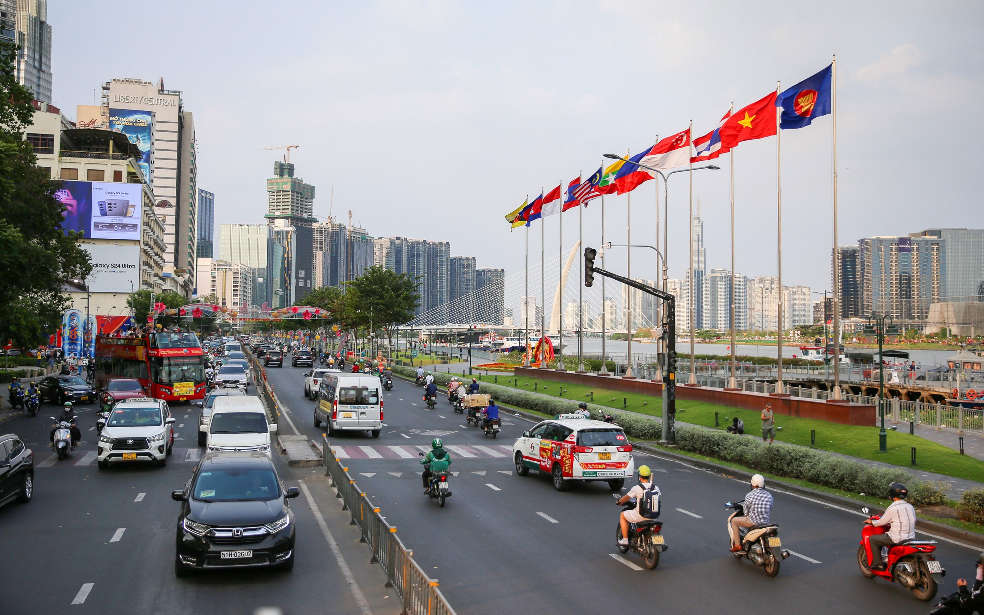 Thúc đẩy hình thành trung tâm tài chính quốc tế TP HCM