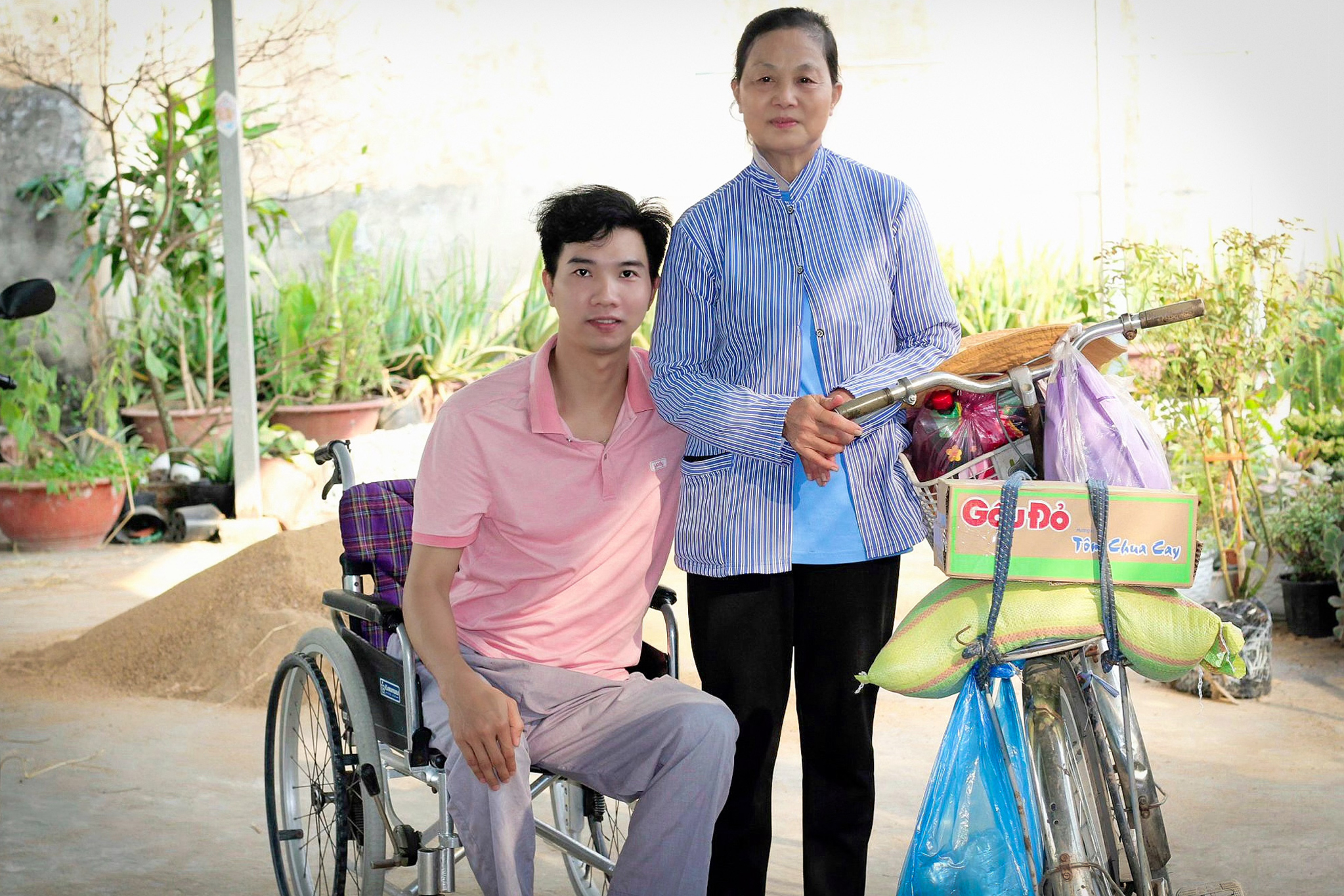 "Xu&acirc;n sum vầy - Tết sẻ chia": Chiếc xe lăn nối chặng đường xu&acirc;n- Ảnh 6.