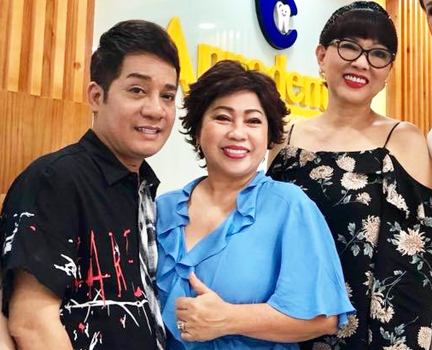 Phi Phụng, Phương Dung "song kiếm hợp b&iacute;ch" tr&ecirc;n s&acirc;n khấu Trương H&ugrave;ng Minh- Ảnh 1.