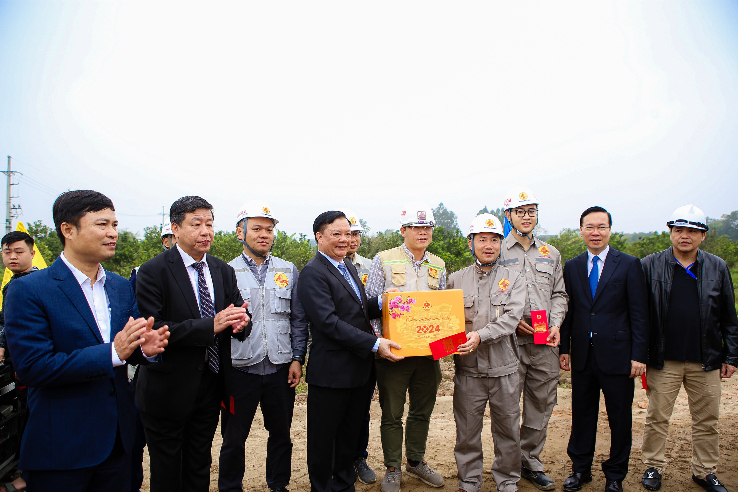 Chủ tịch nước V&otilde; Văn Thưởng khai b&uacute;t đầu xu&acirc;n Gi&aacute;p Th&igrave;n 2024- Ảnh 9.