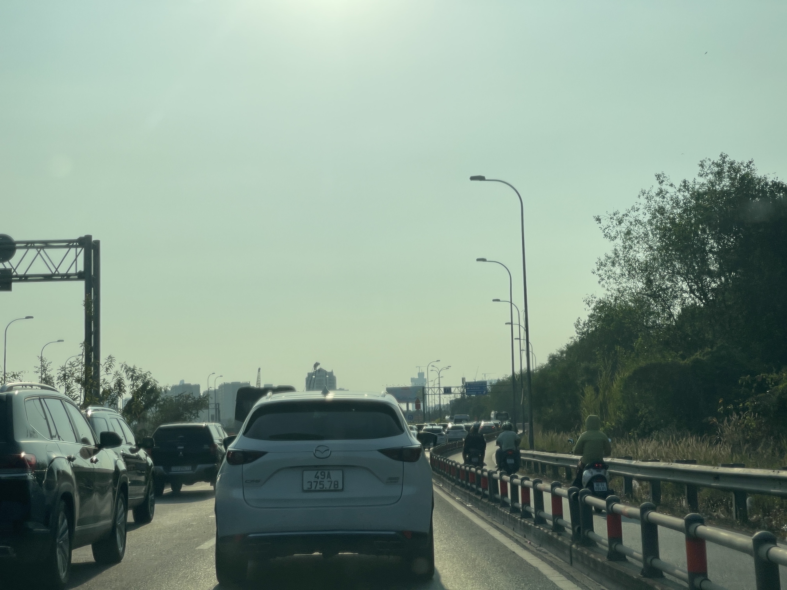 H&igrave;nh ảnh giao th&ocirc;ng cửa ng&otilde; ph&iacute;a Đ&ocirc;ng TP HCM ng&agrave;y cuối c&ugrave;ng của kỳ nghỉ Tết- Ảnh 2.