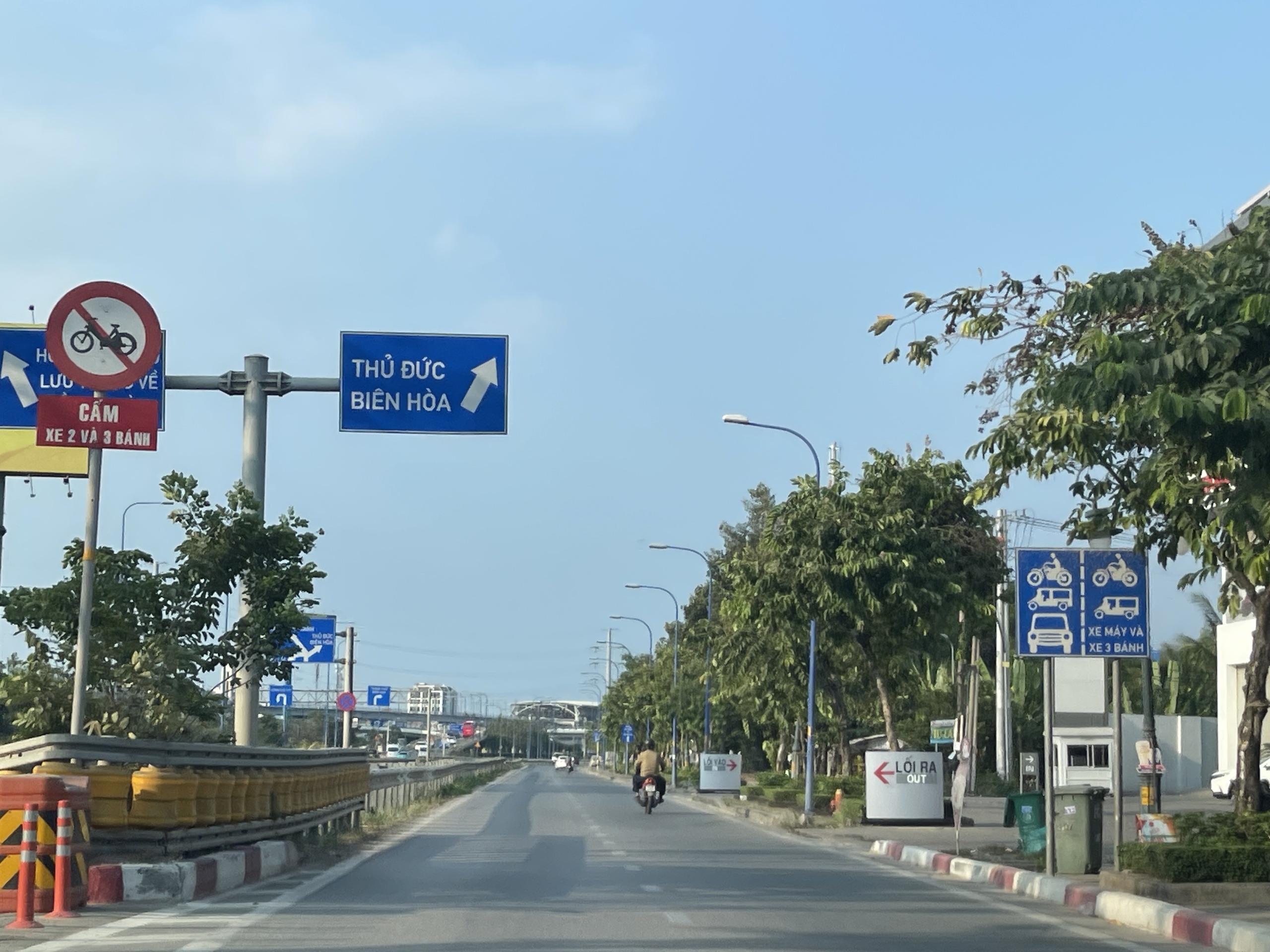 H&igrave;nh ảnh giao th&ocirc;ng cửa ng&otilde; ph&iacute;a Đ&ocirc;ng TP HCM ng&agrave;y cuối c&ugrave;ng của kỳ nghỉ Tết- Ảnh 3.
