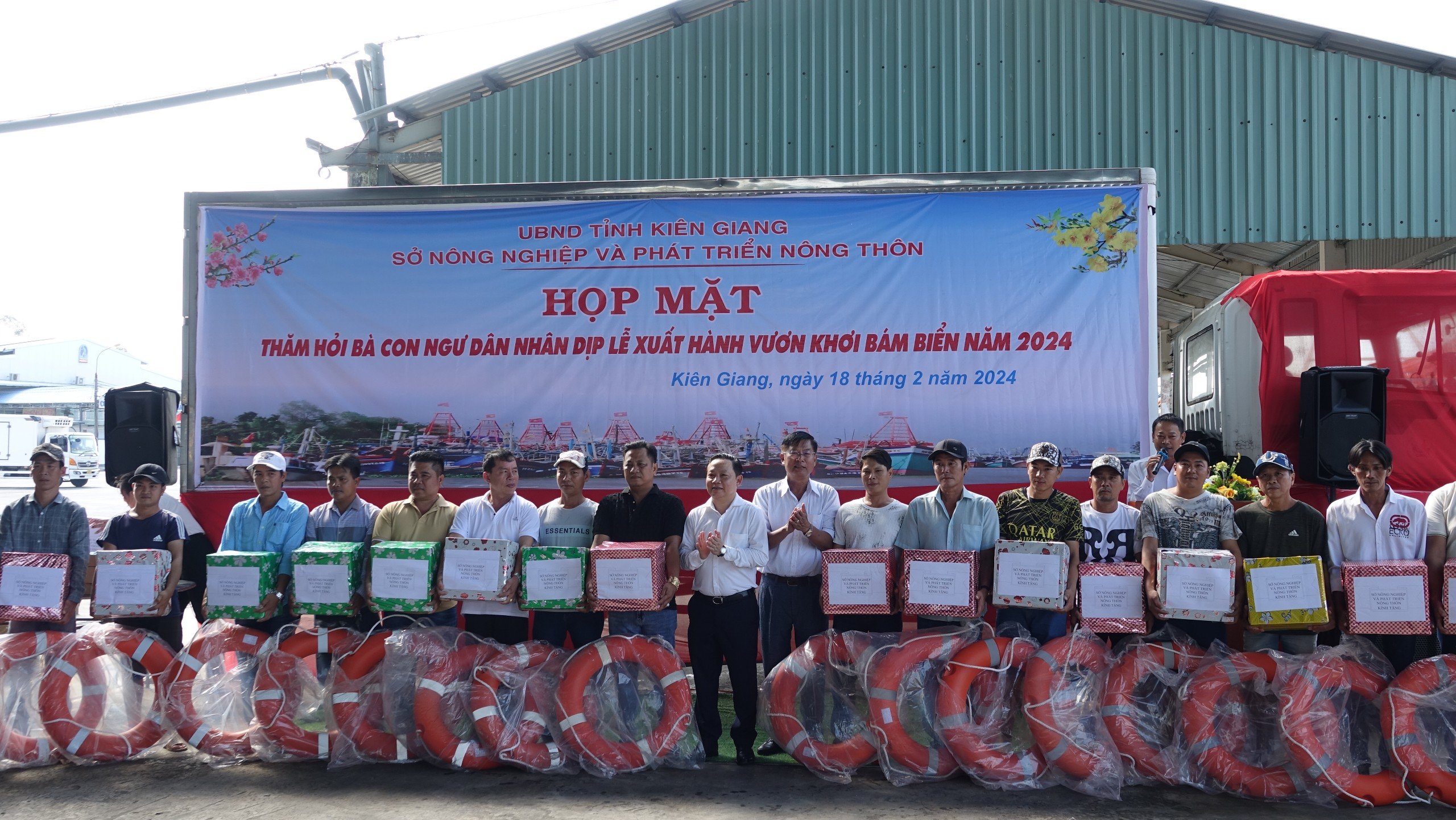 Ngư dân Kiên Giang xuất hành vươn khơi với lời hứa đặc biệt- Ảnh 1.
