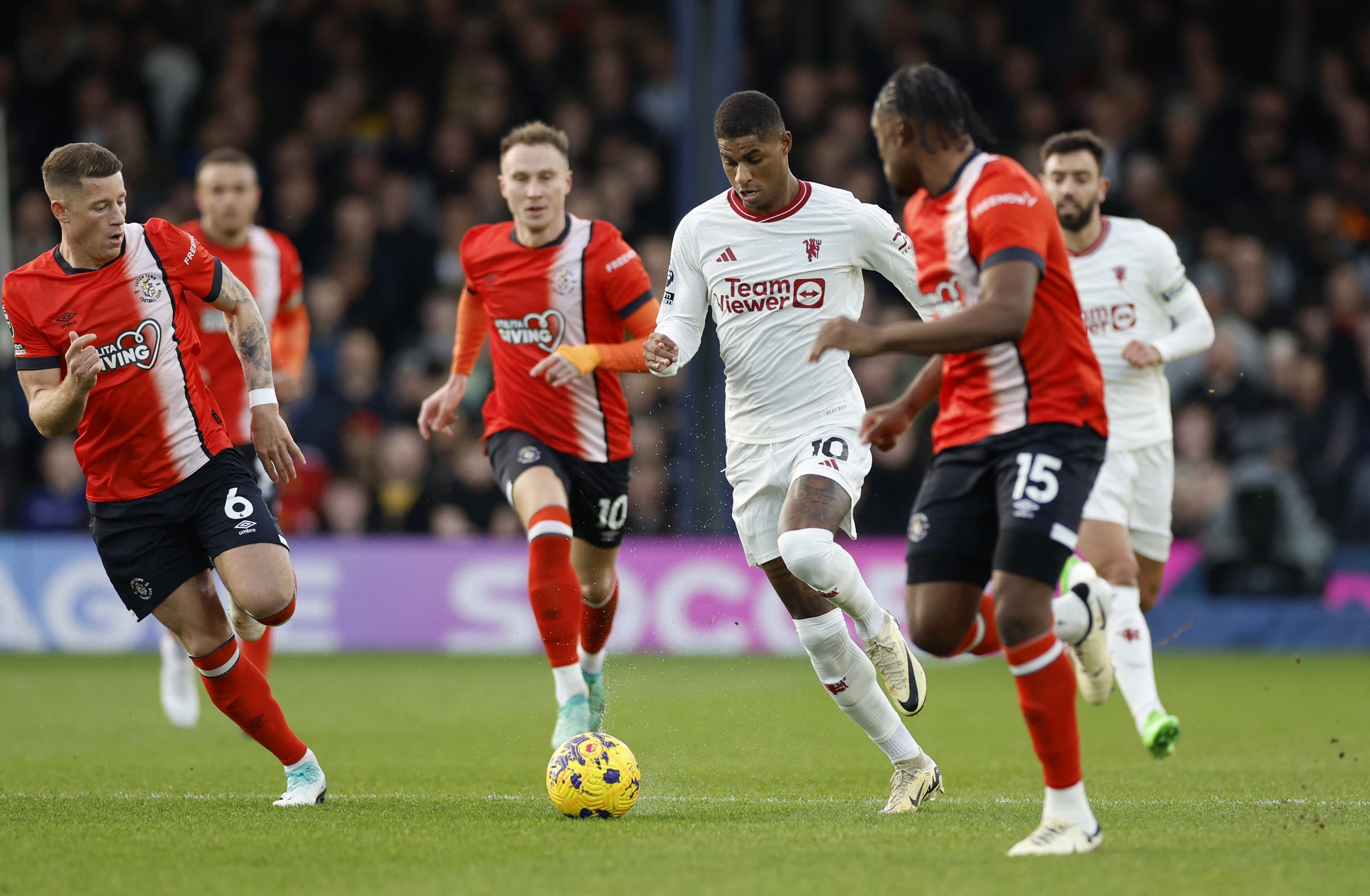 Thắng chật vật "tí hon" Luton, Man United sáng tạo kỳ tích Ngoại hạng- Ảnh 6.