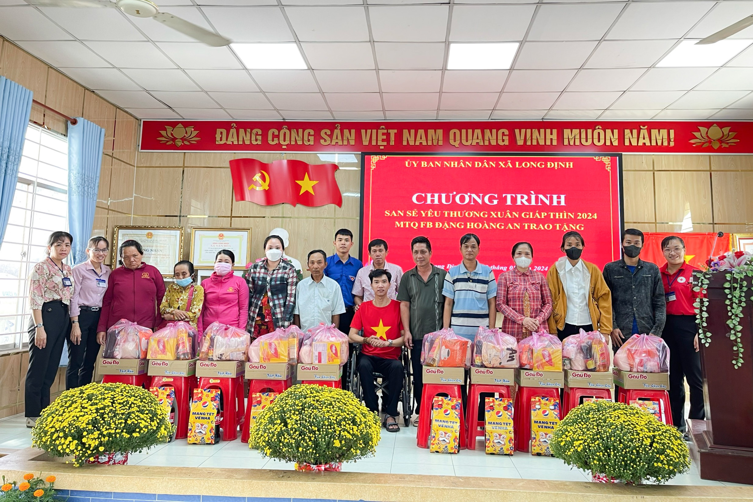 "Xu&acirc;n sum vầy - Tết sẻ chia": Chiếc xe lăn nối chặng đường xu&acirc;n- Ảnh 4.