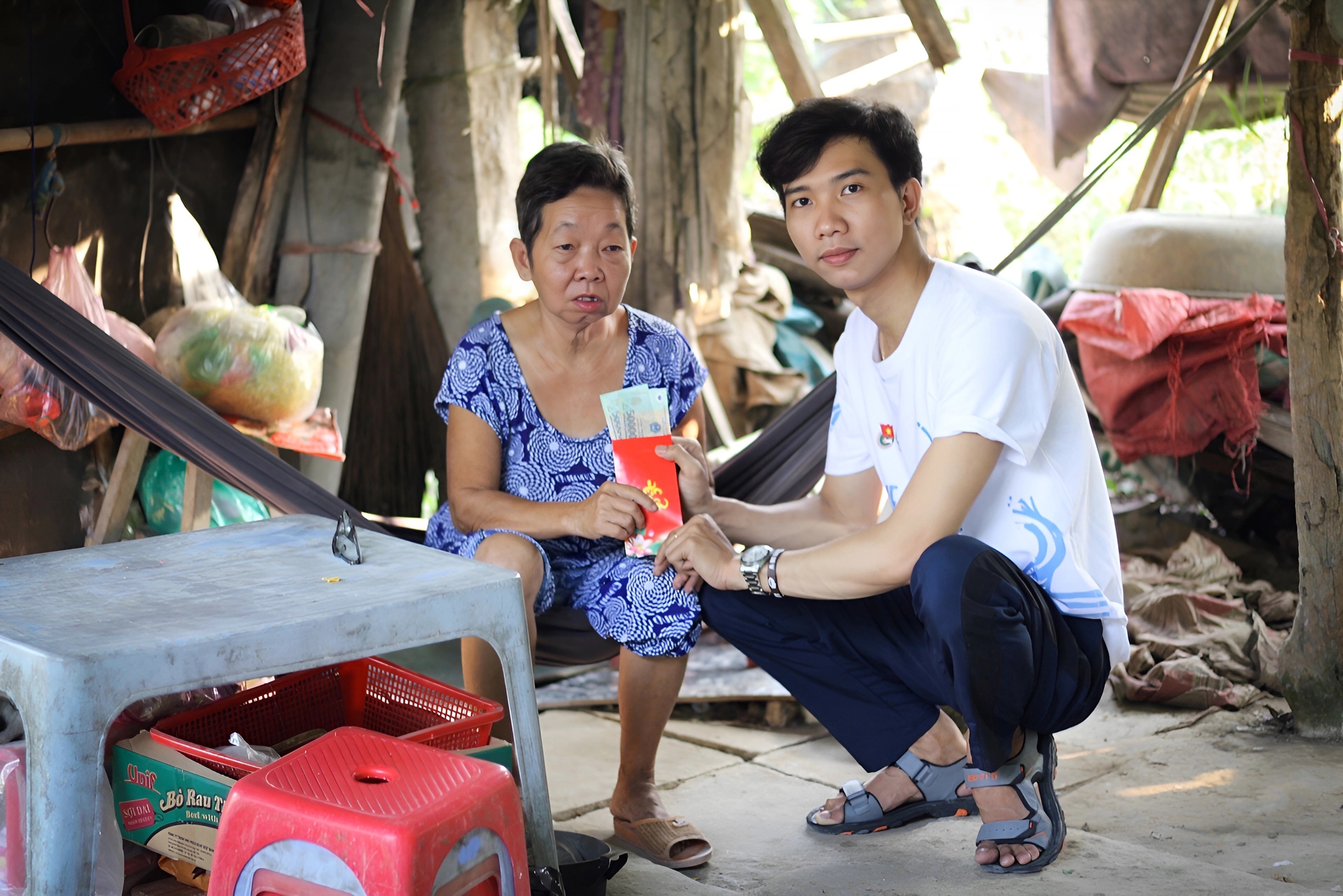 "Xu&acirc;n sum vầy - Tết sẻ chia": Chiếc xe lăn nối chặng đường xu&acirc;n- Ảnh 5.