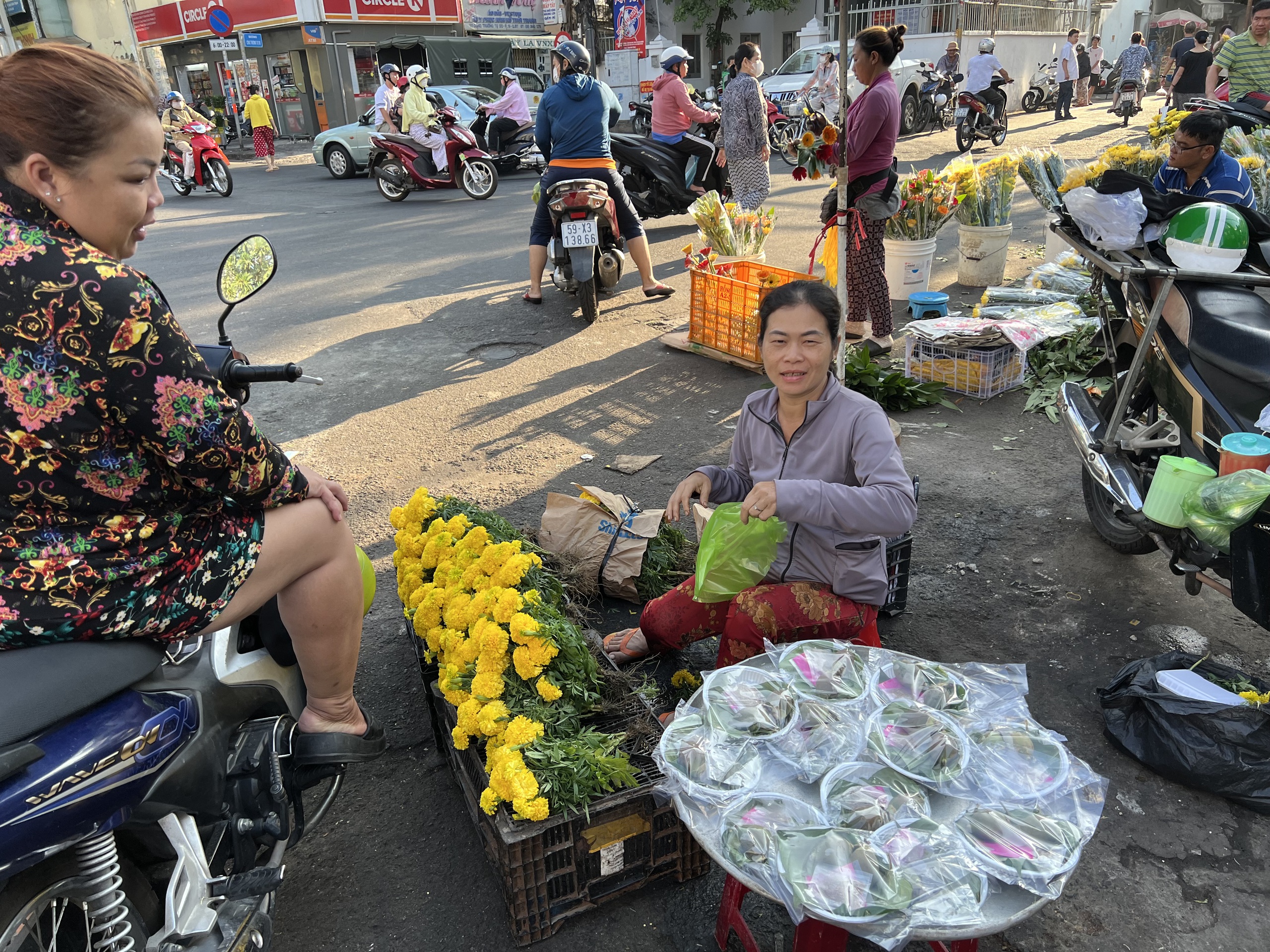 Phố cá lóc nướng ở TP HCM bắt đầu "nóng" trước ngày vía Thần Tài- Ảnh 9.